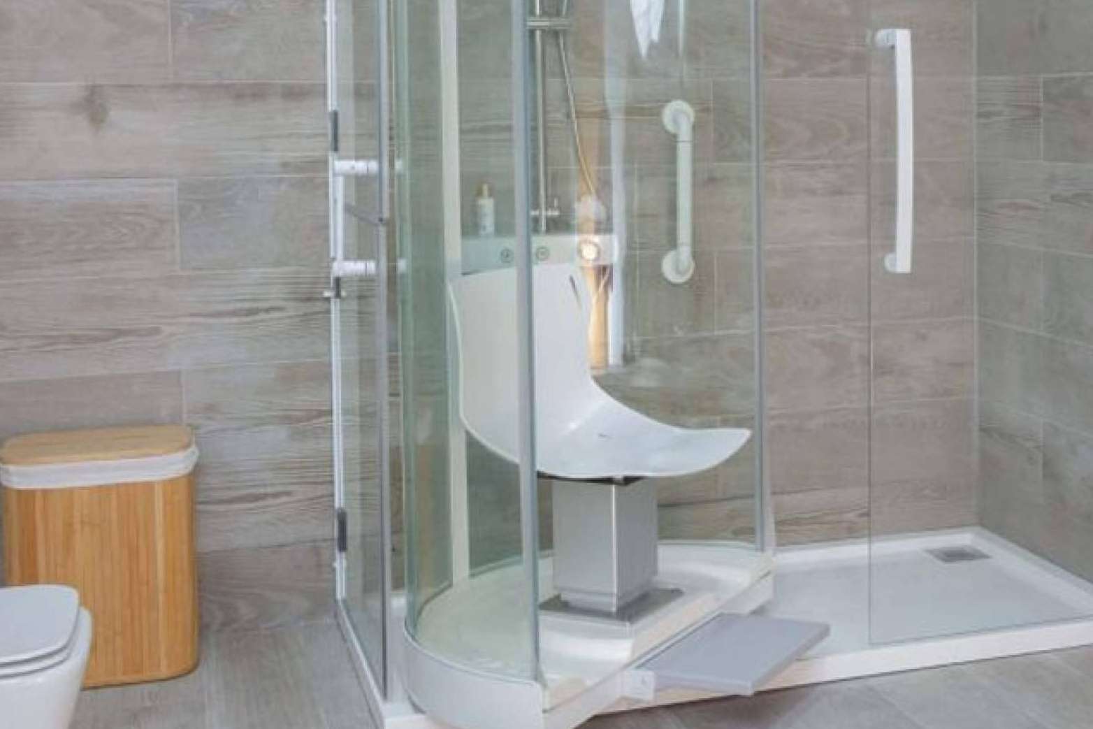 La necesidad de instalar duchas accesibles y seguras para personas dependientes, por Excel Shower