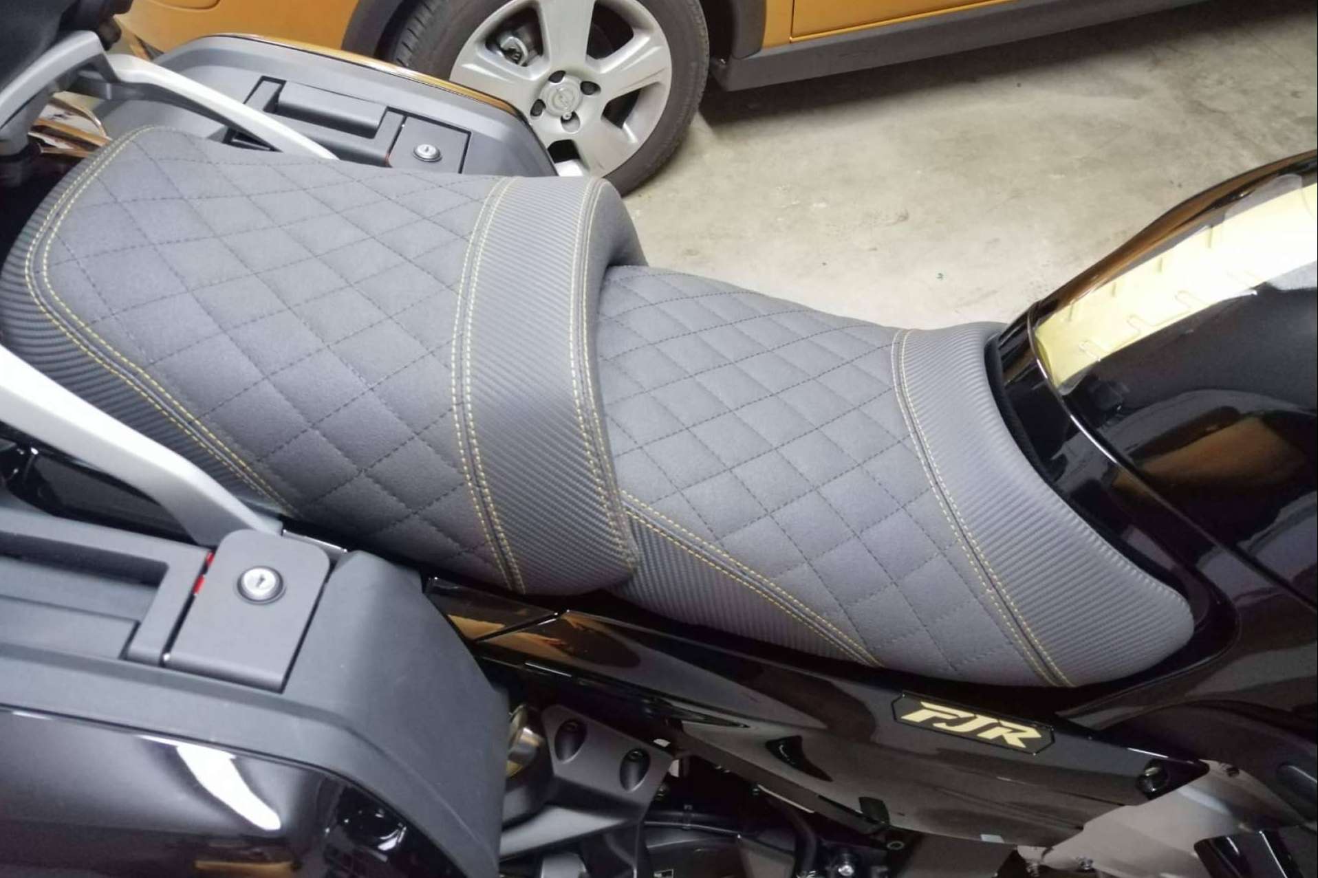 Tapizar asiento moto es posible con JM-Fundas