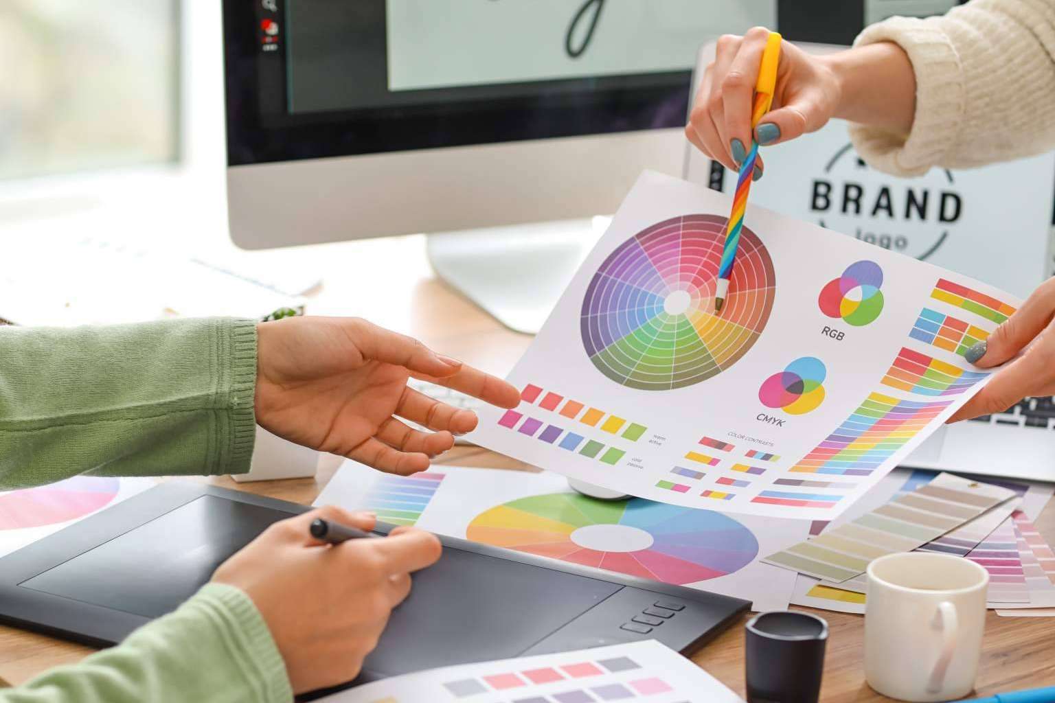 ¿Cómo afecta cambiar o rediseñar el logotipo de una empresa?