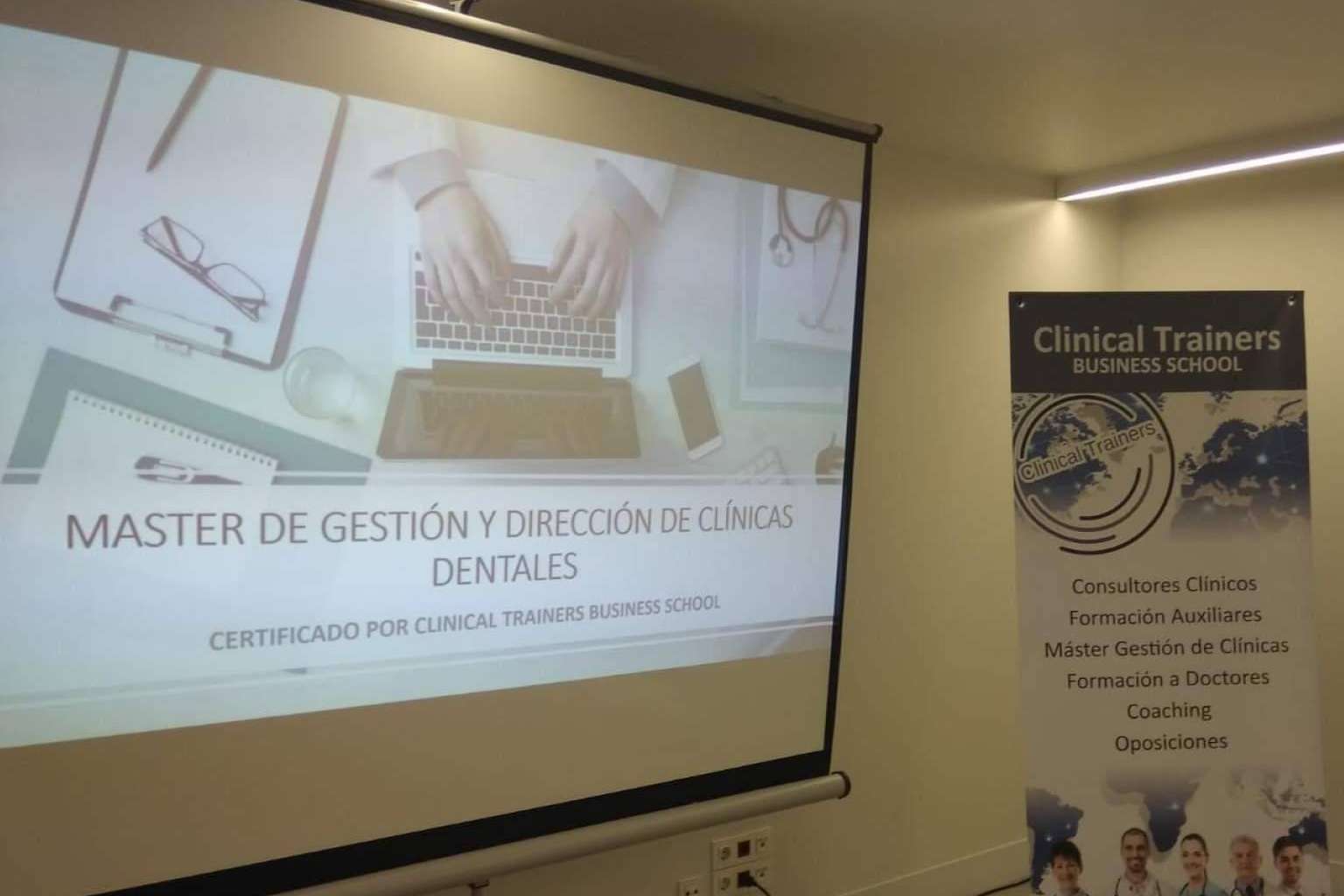 Clinical Trainers destaca como uno de los mejores centros para formarse como auxiliar de odontología