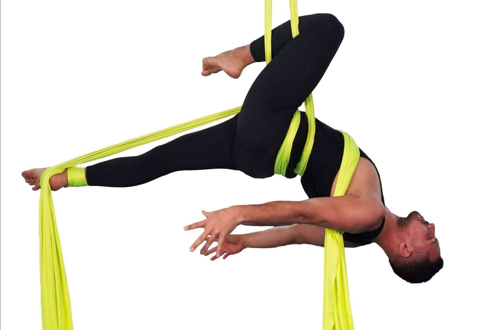 Los beneficios que ofrecen las clases de aro y telas acrobáticas impartidas por Feeling Woman