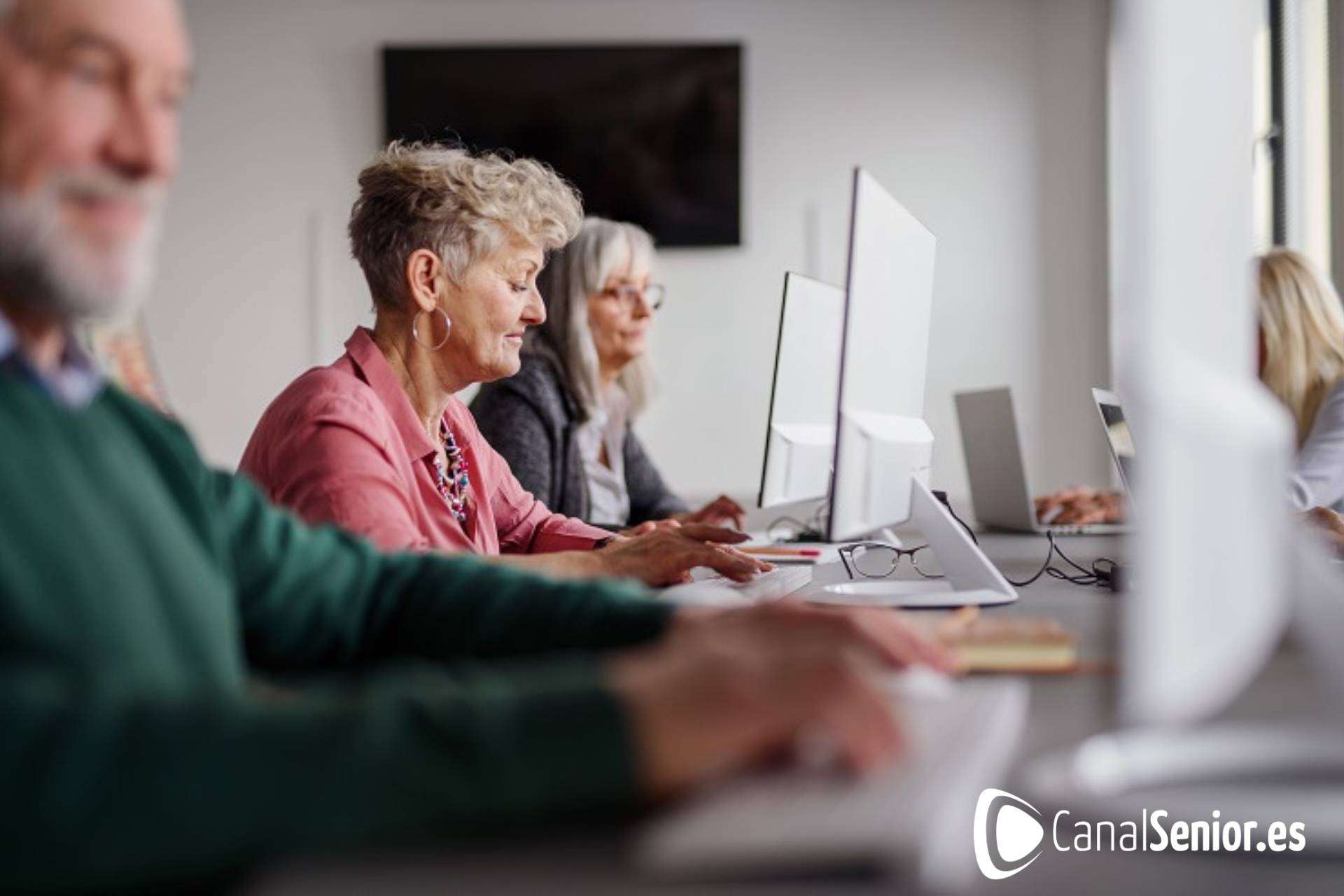 Adquirir el conocimiento y las competencias digitales necesarias para realizar trámites telemáticos con el curso online de Canal Sénior