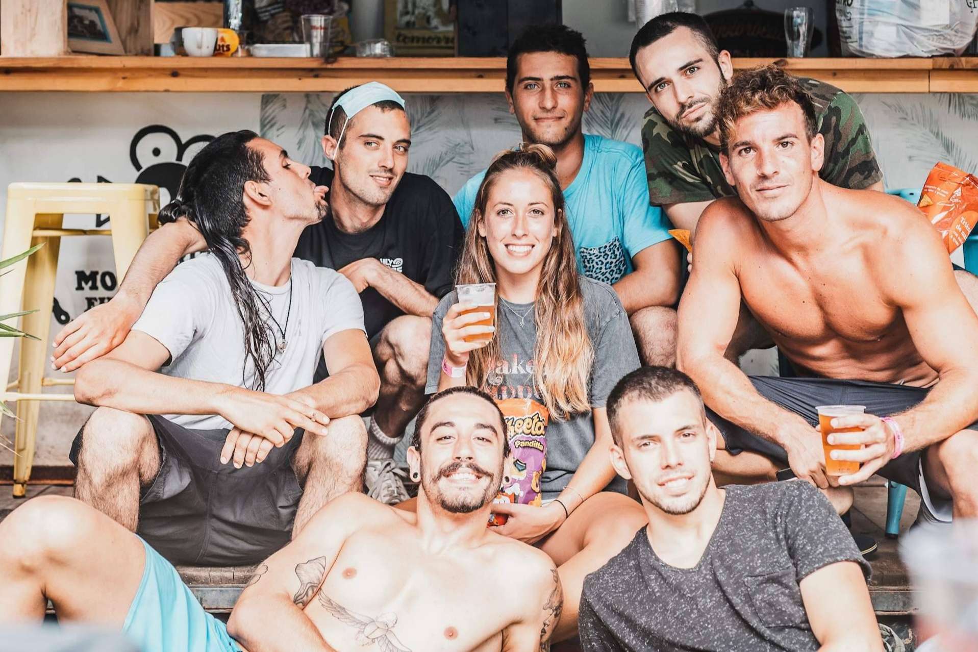 El surfcamp Las Dunas organiza clases para personas de todas las edades