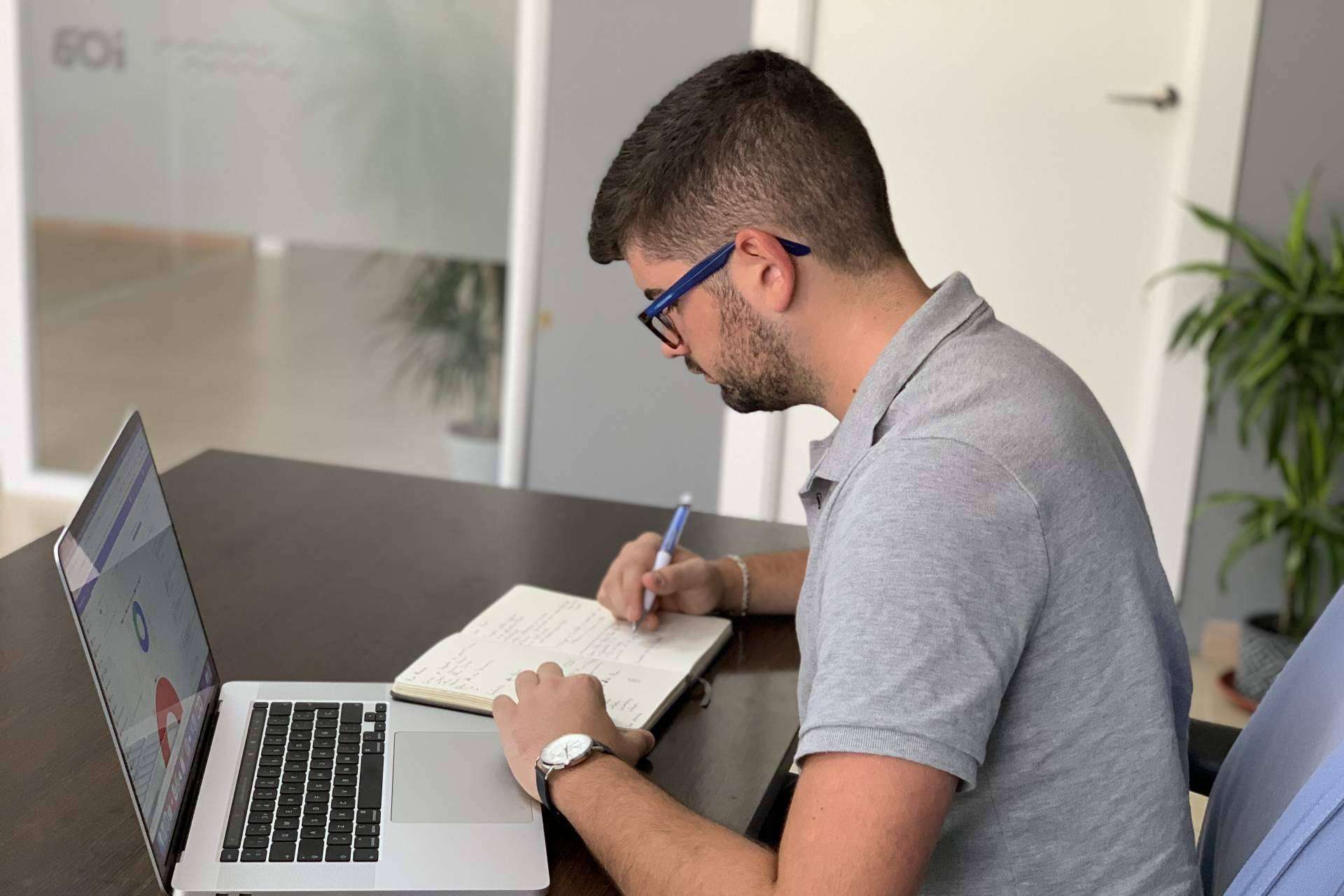Iván Oller ofrece mentorías personalizadas para el crecimiento de negocios online