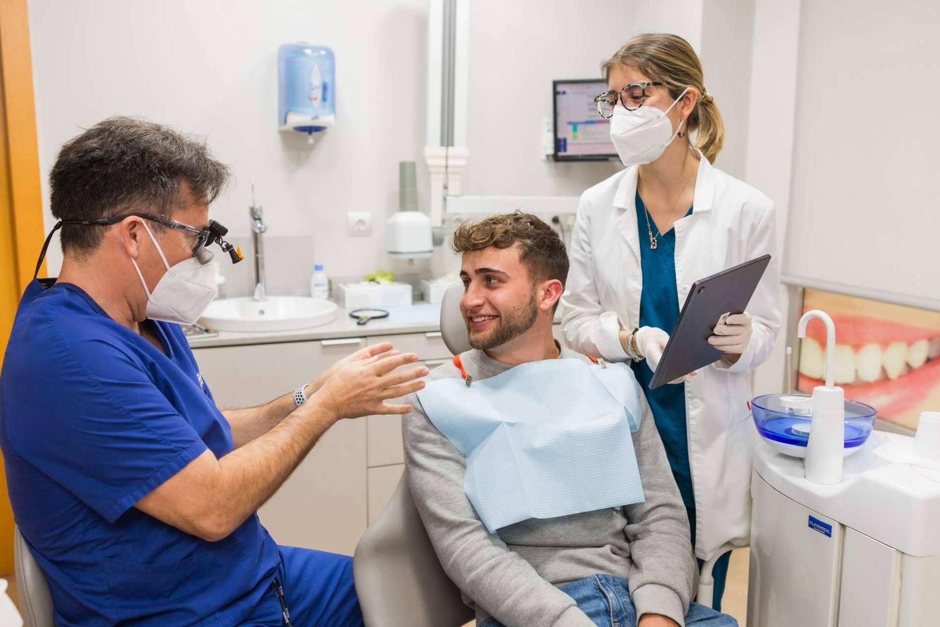 Devolver el brillo a la sonrisa, el objetivo de Dental Roca
