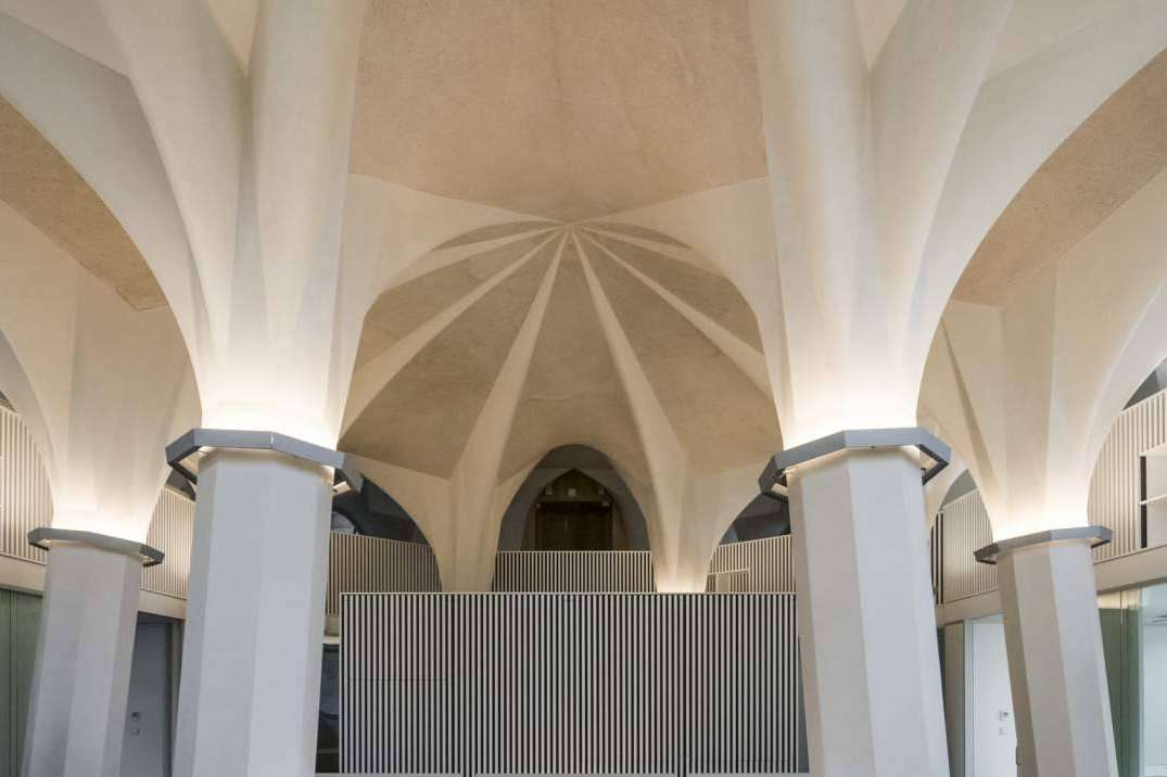 Las lámparas hechas a medida para grandes proyectos como la Sagrada Familia, por Insolit