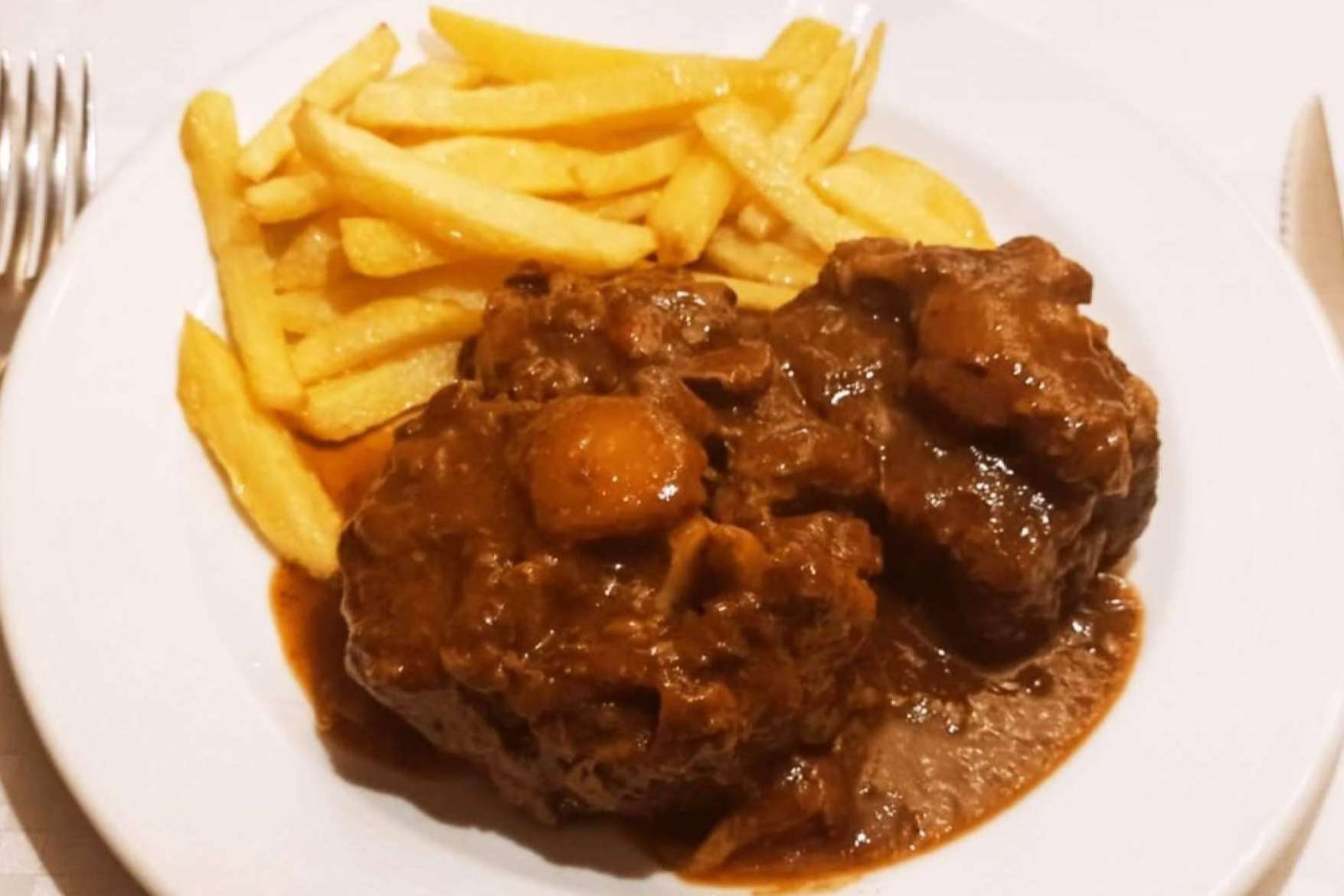 Los platos típicos que se ofrecen durante el mes de mayo en el restaurante en Madrid Casa Ricardo