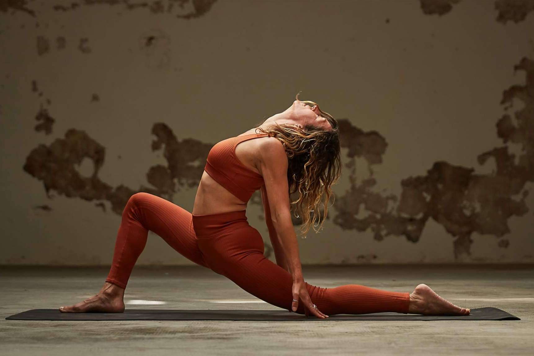 Esterillas de yoga antideslizantes fabricadas con materiales sostenibles y biodegradables