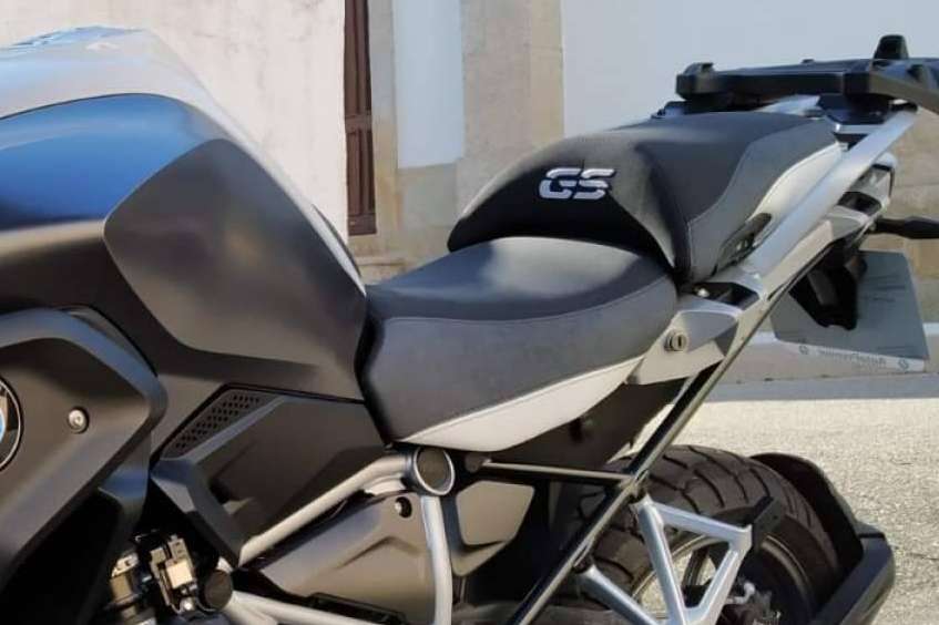 JM-Fundas sobre la importancia de disponer de un asiento confortable en una moto