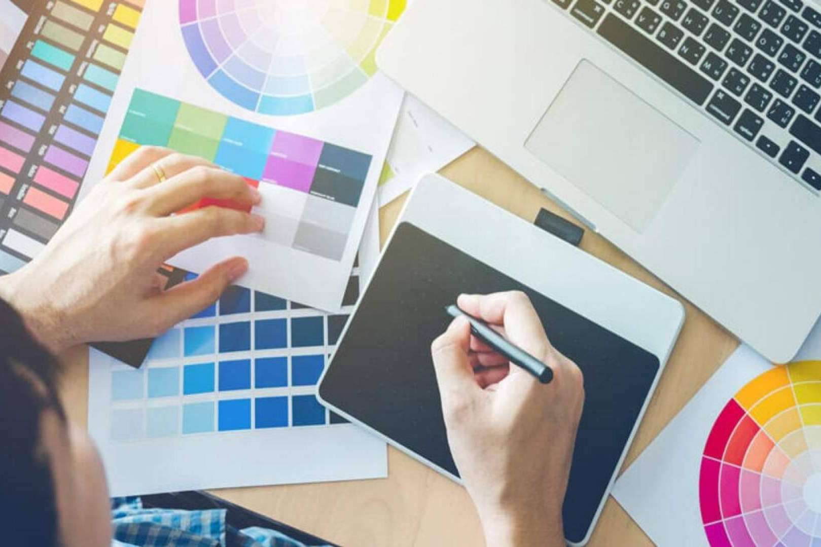 Gritovisual expone la importancia de contar con una identidad corporativa para destacar un negocio