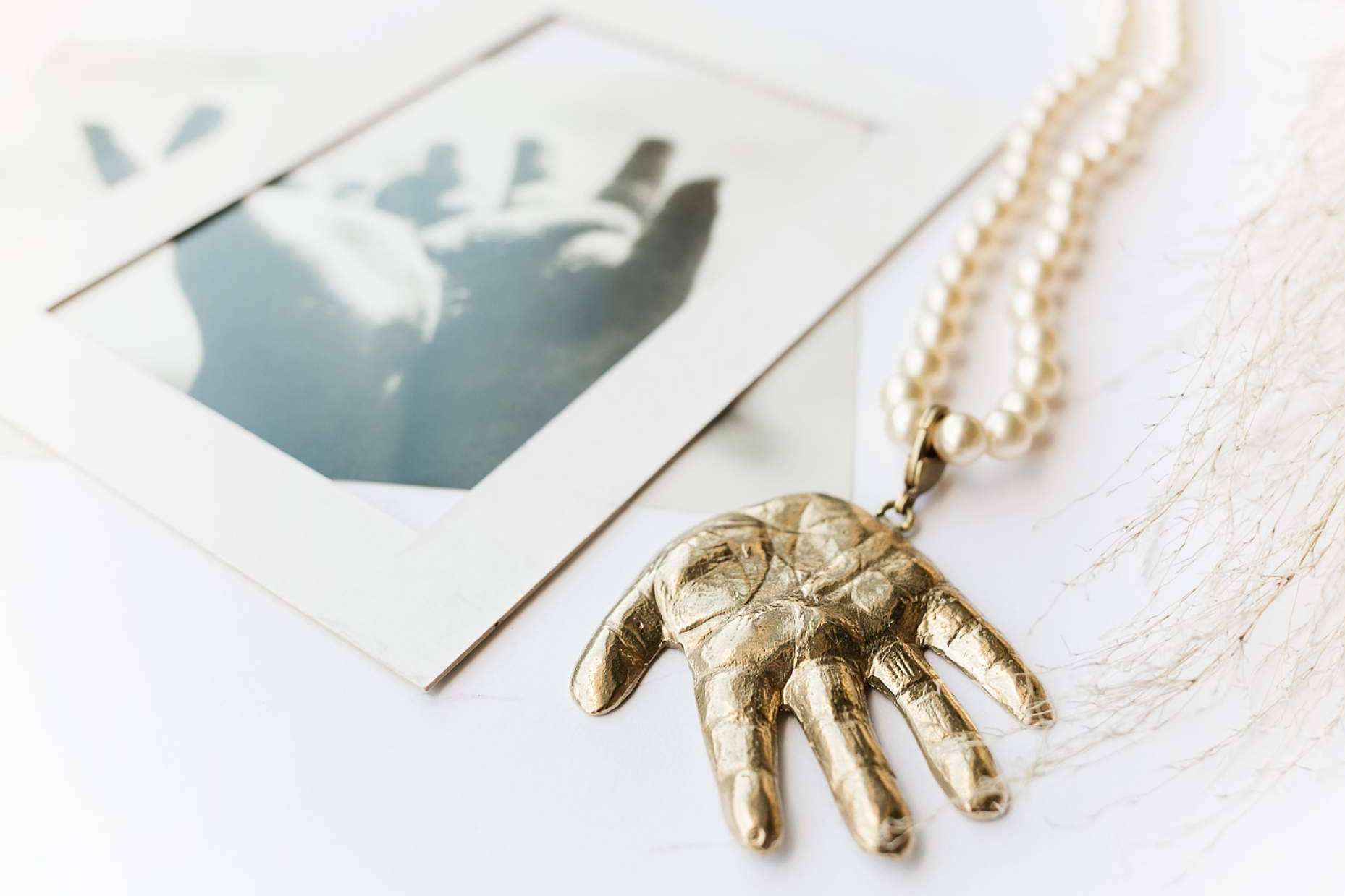 Regalos para madres ideales en la web de Dejando Huella Joyas