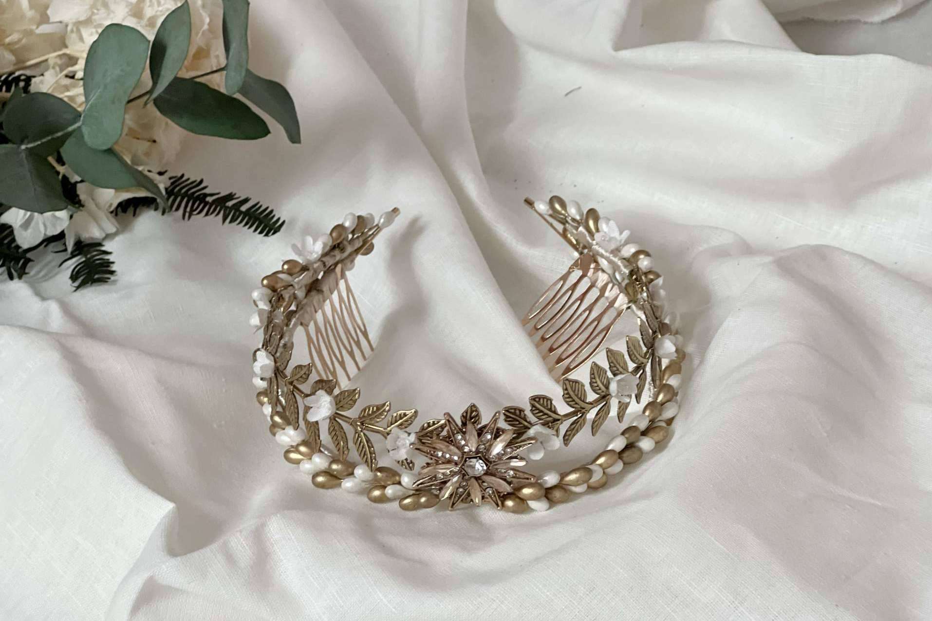 Las tiaras, coronas y tocados de novia de la diseñadora Carmen Fernández