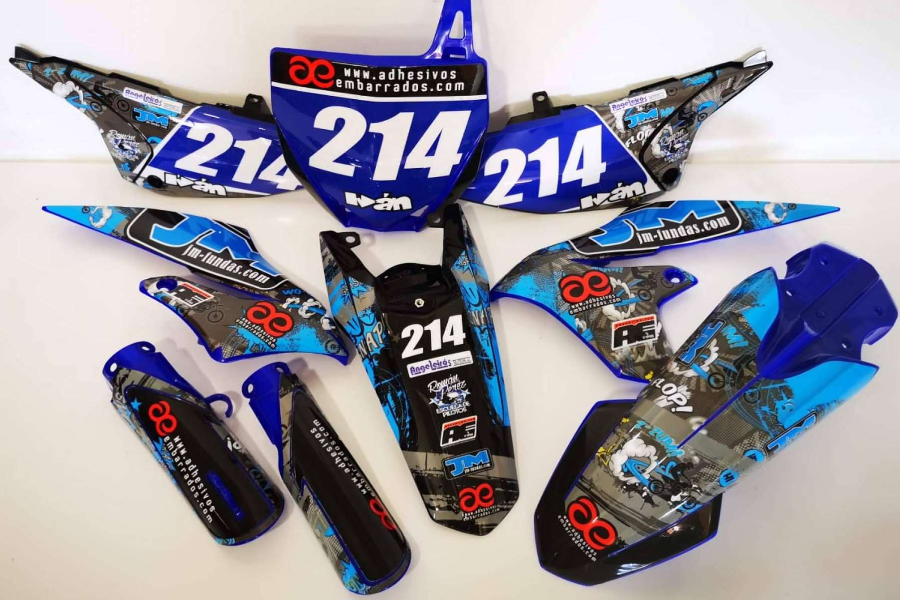 Plásticos y adhesivos para motos off road, con ADHESIVOSEMBARRADOS