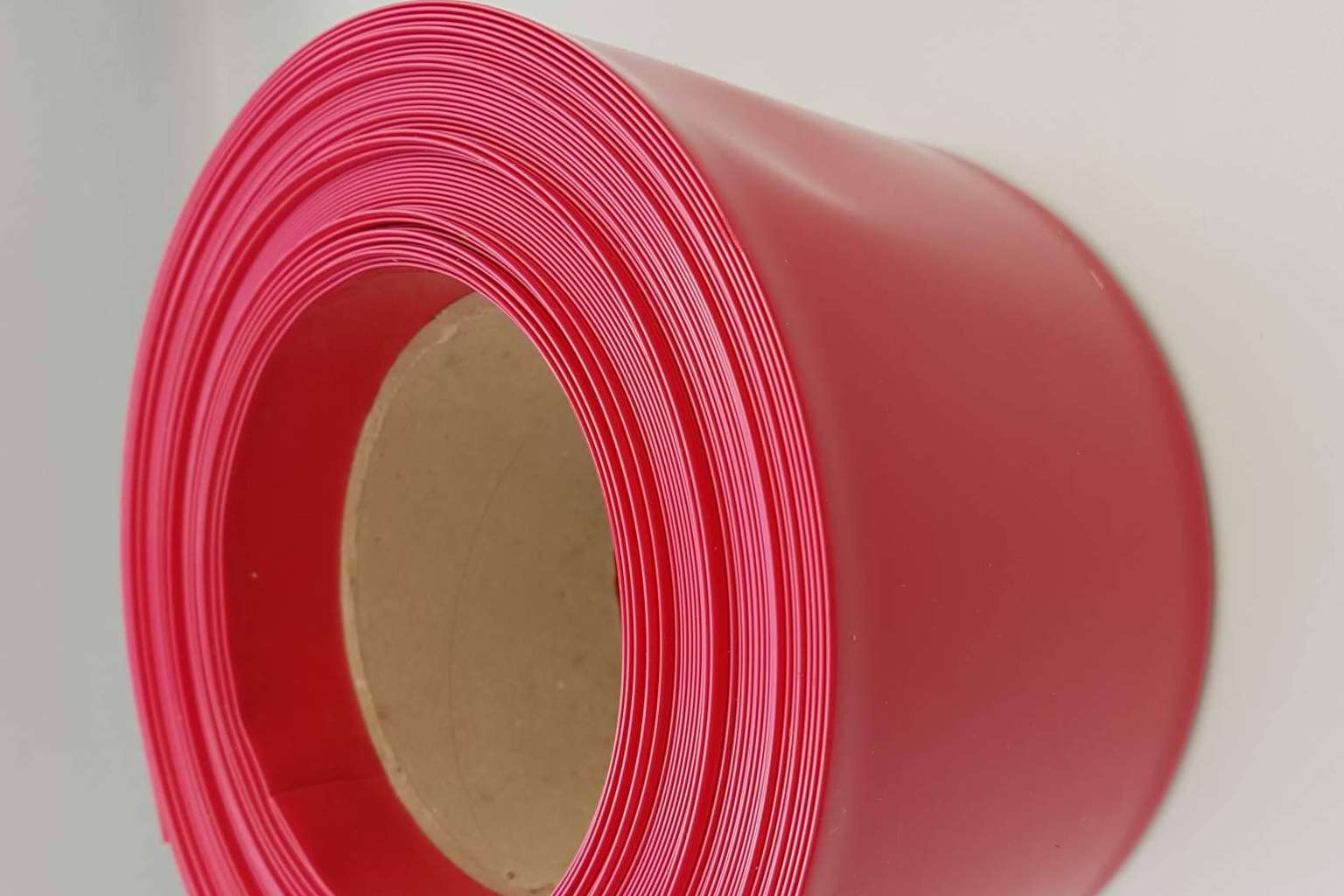 Tubo termorretráctil de plástico para aislar y proteger pletinas, por Tubo Termoretractil