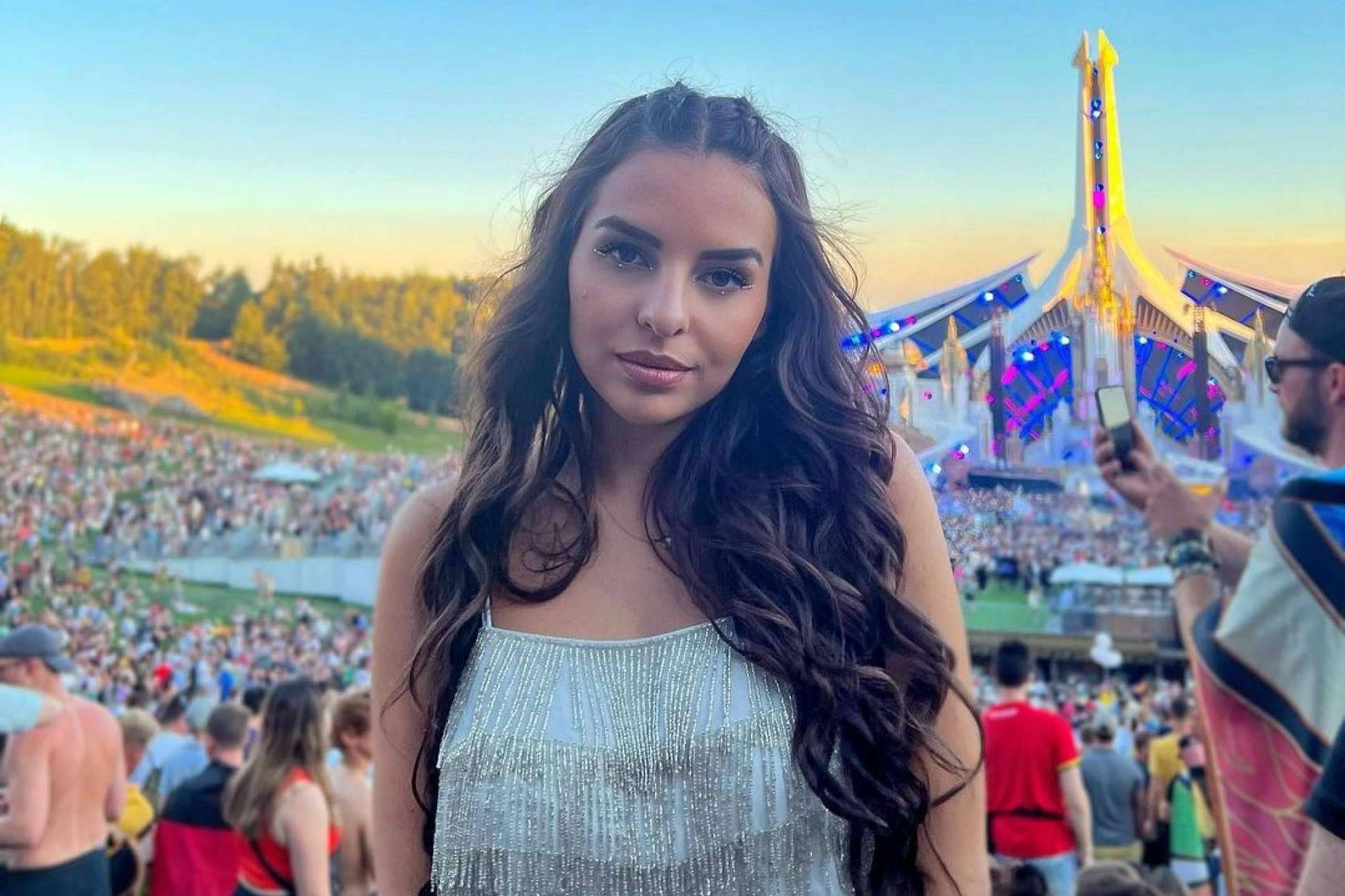 Emilia Chaouchi enseña los trends más virales de bailes y lipsync en TikTok