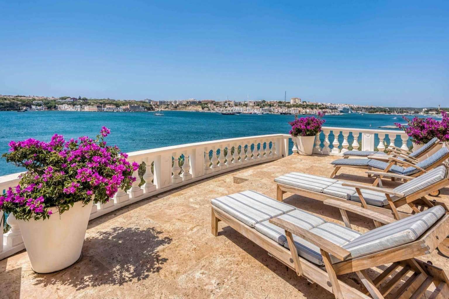 ¿Por qué invertir en bienes inmuebles en Menorca según los expertos de Home Menorca?