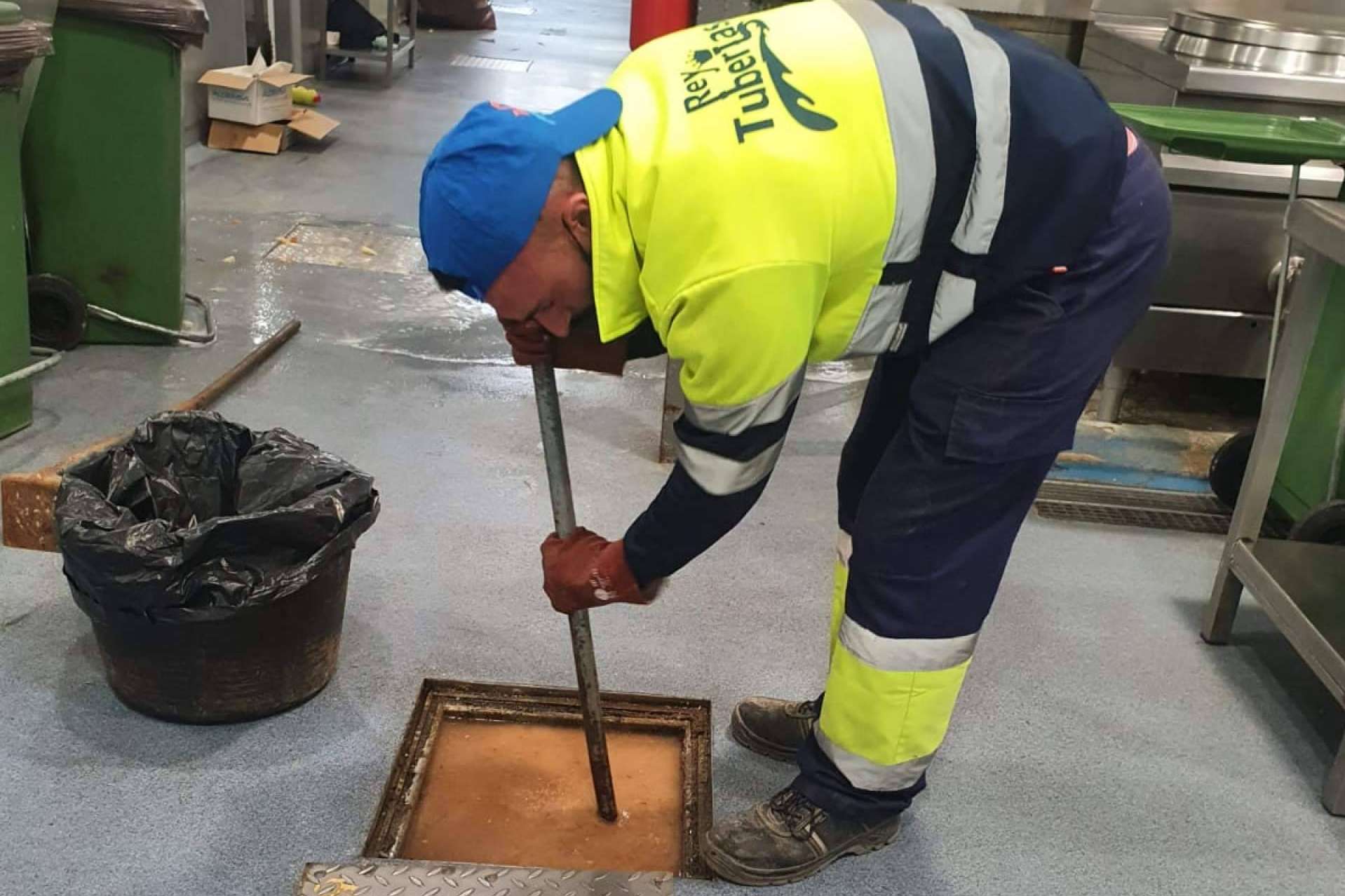 Rey Tuberías, especialistas en desatoro fregadero, arqueta, WC e inspección con cámara
