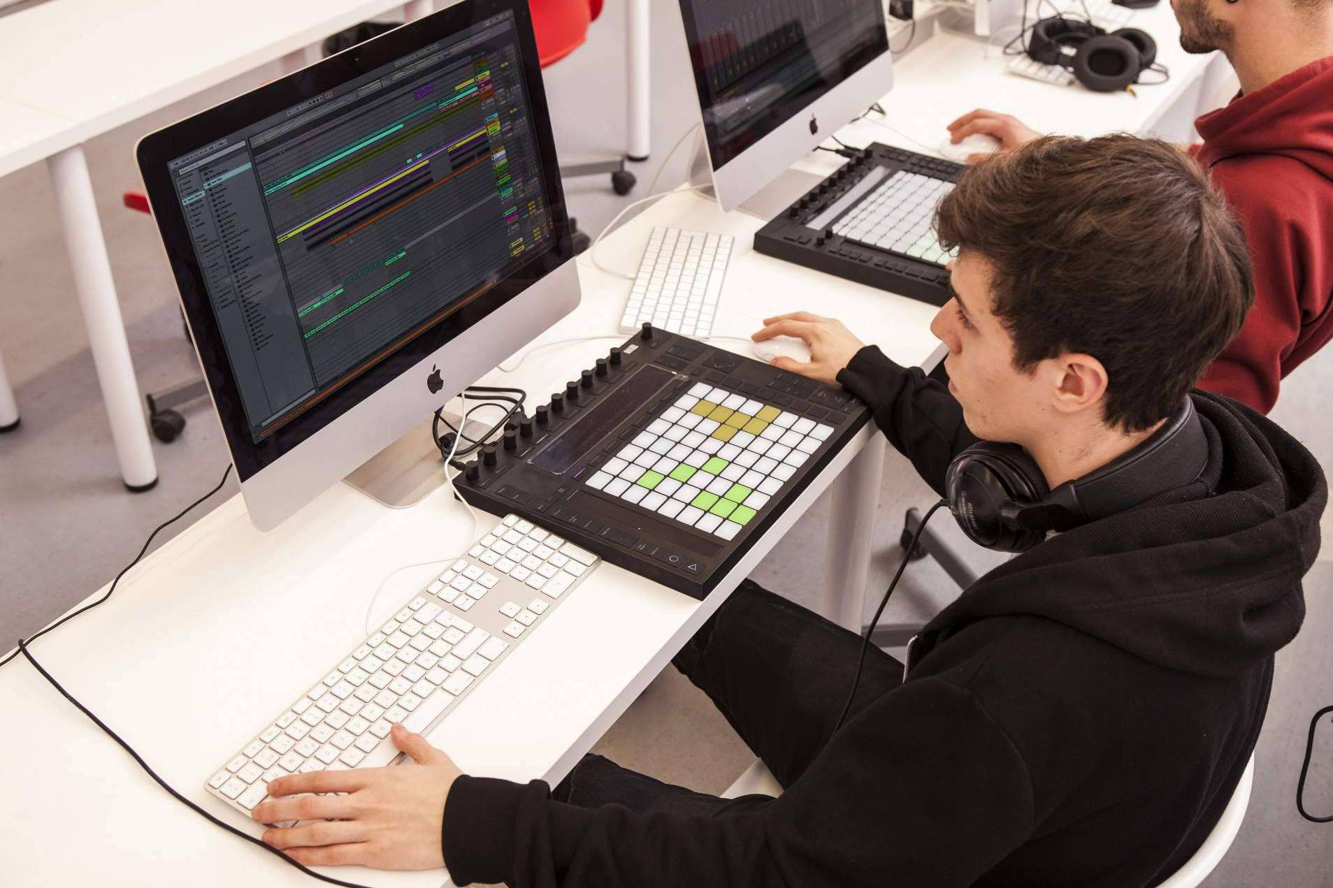 EUMES ofrece todas las ventajas de la formación musical online