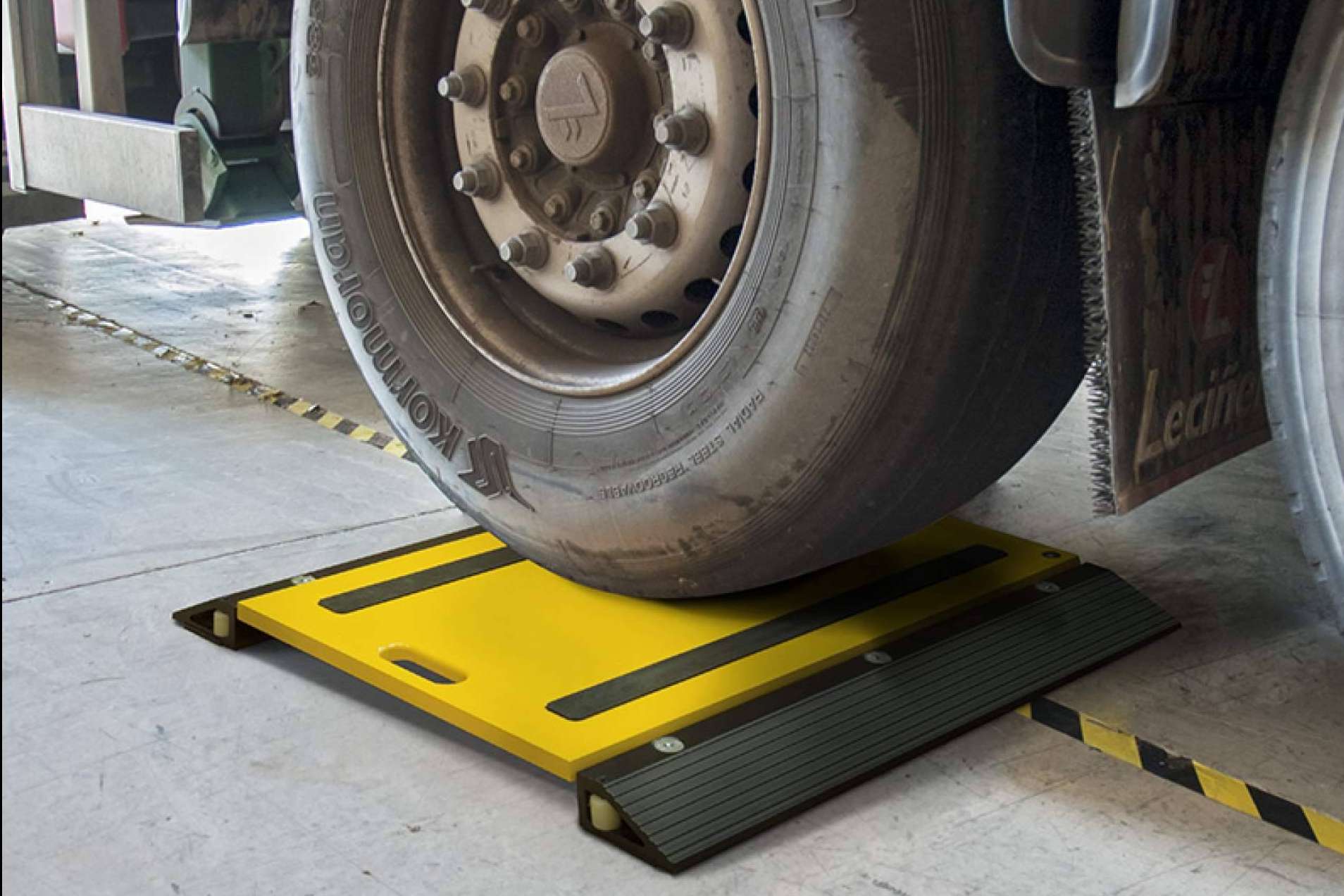 Balanzasdigitales.com ofrece la báscula pesa ejes para el sector del transporte