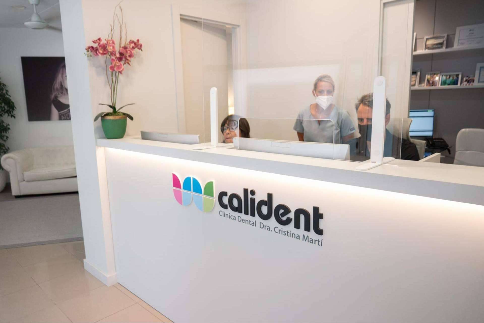 Cuidar la sonrisa en clínica dental Calident en Sitges, Barcelona