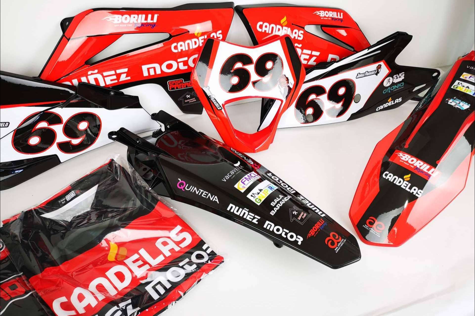 Personalizar las motos off road con los plásticos y adhesivos de ADHESIVOSEMBARRADOS