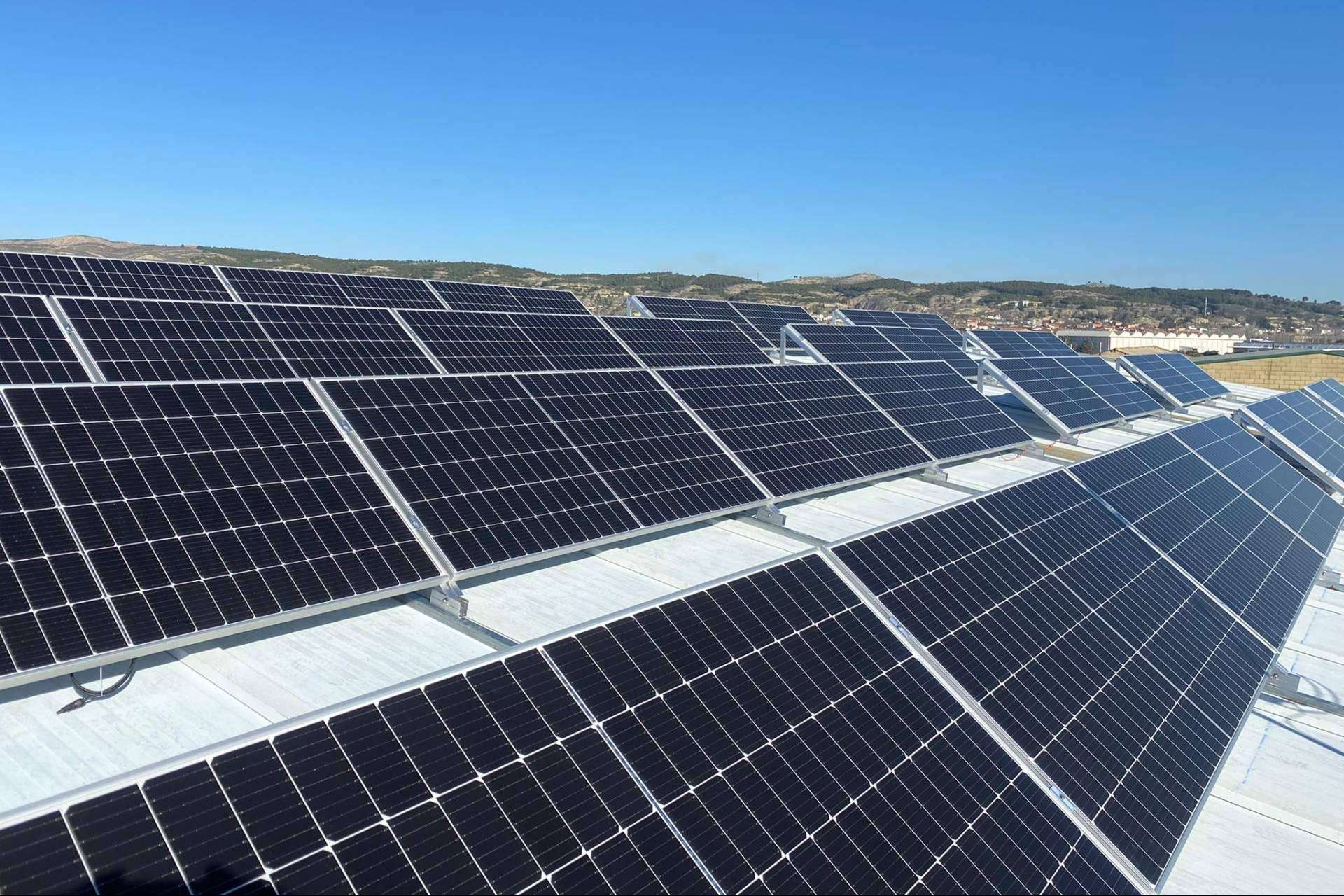 Proyectos fotovoltaicos para empresas de la mano de SolarTRES60