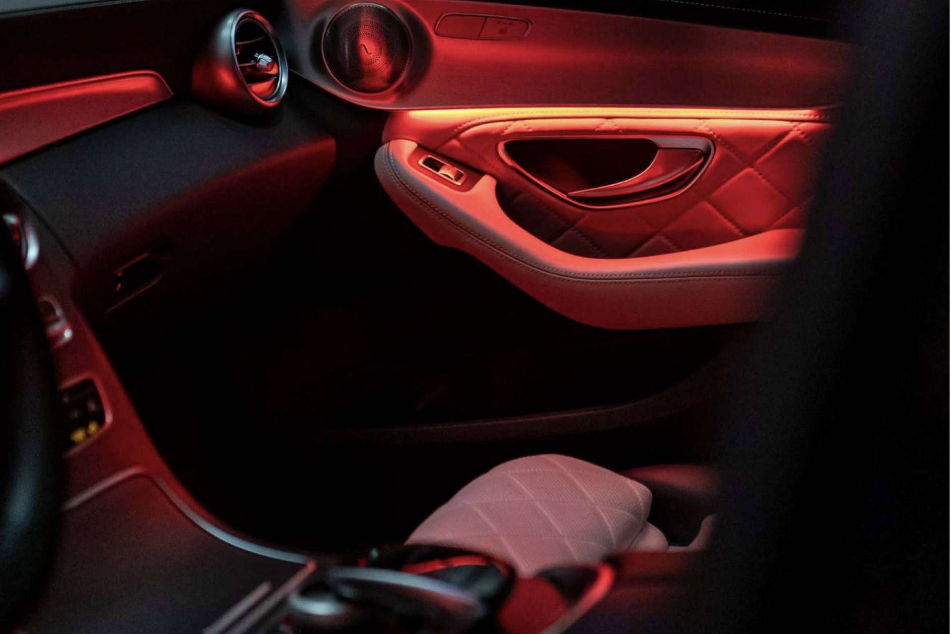 Madrid Audio se encarga de instalar luces LED en el interior de los coches