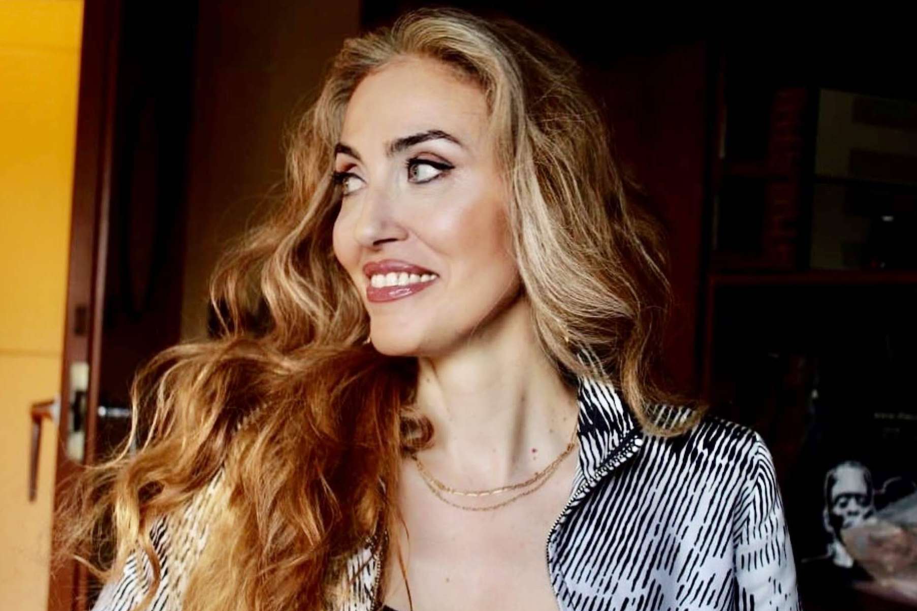 Miriam Victoria, la presentadora del programa de cobertura nacional DEMODA, ficha por Radio 4 de RNE las mañanas de los jueves