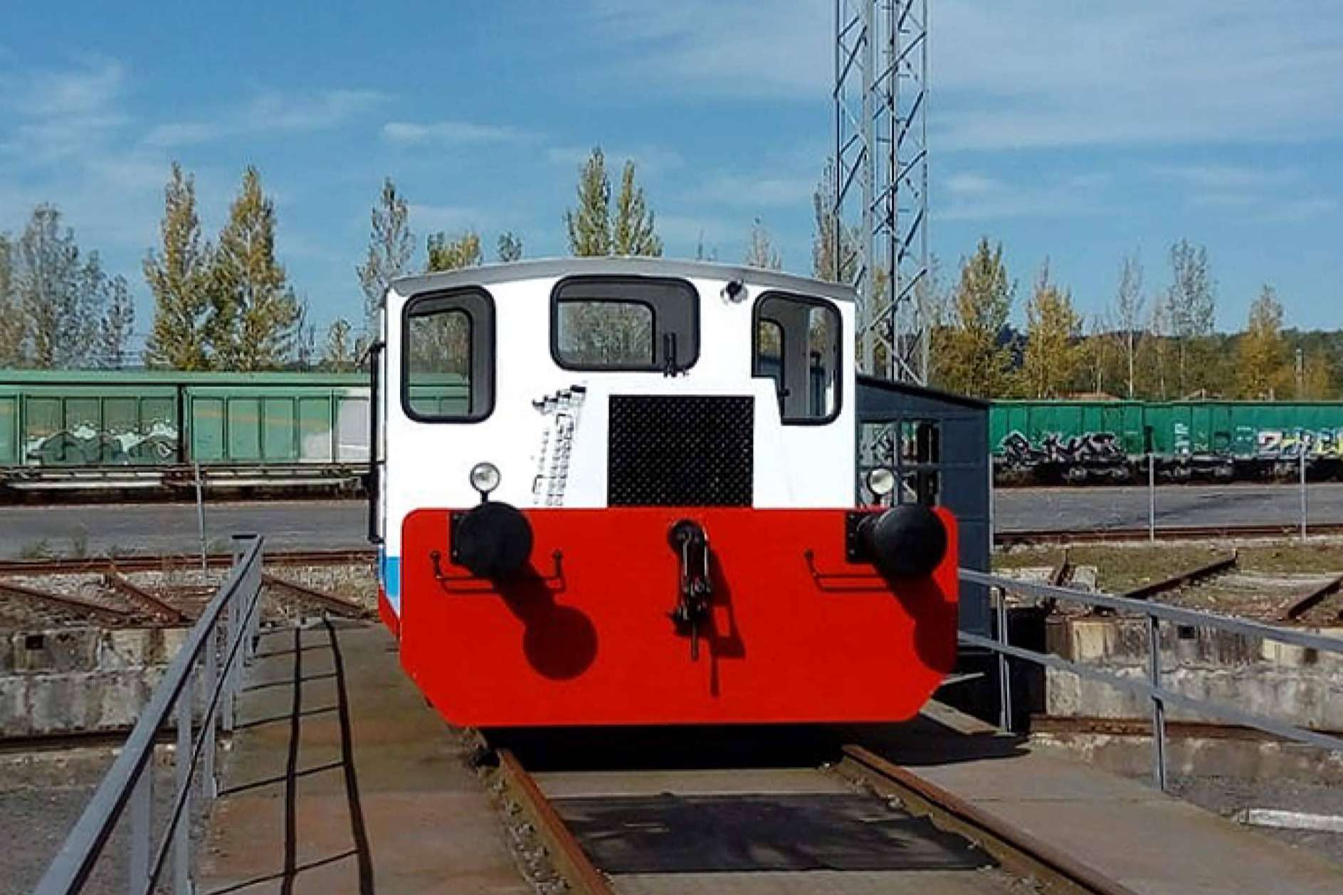 Una antigua locomotora de ERCROS restaurada por la Fundación del Patrimonio Ferroviario
