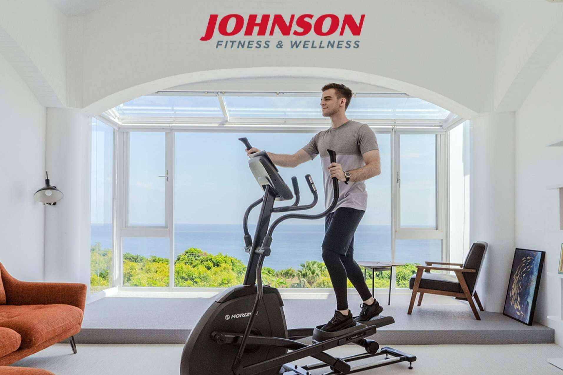 Diferentes tipos de bicicletas estáticas y de elípticas, en la tienda de Johnson Fitness & Wellness