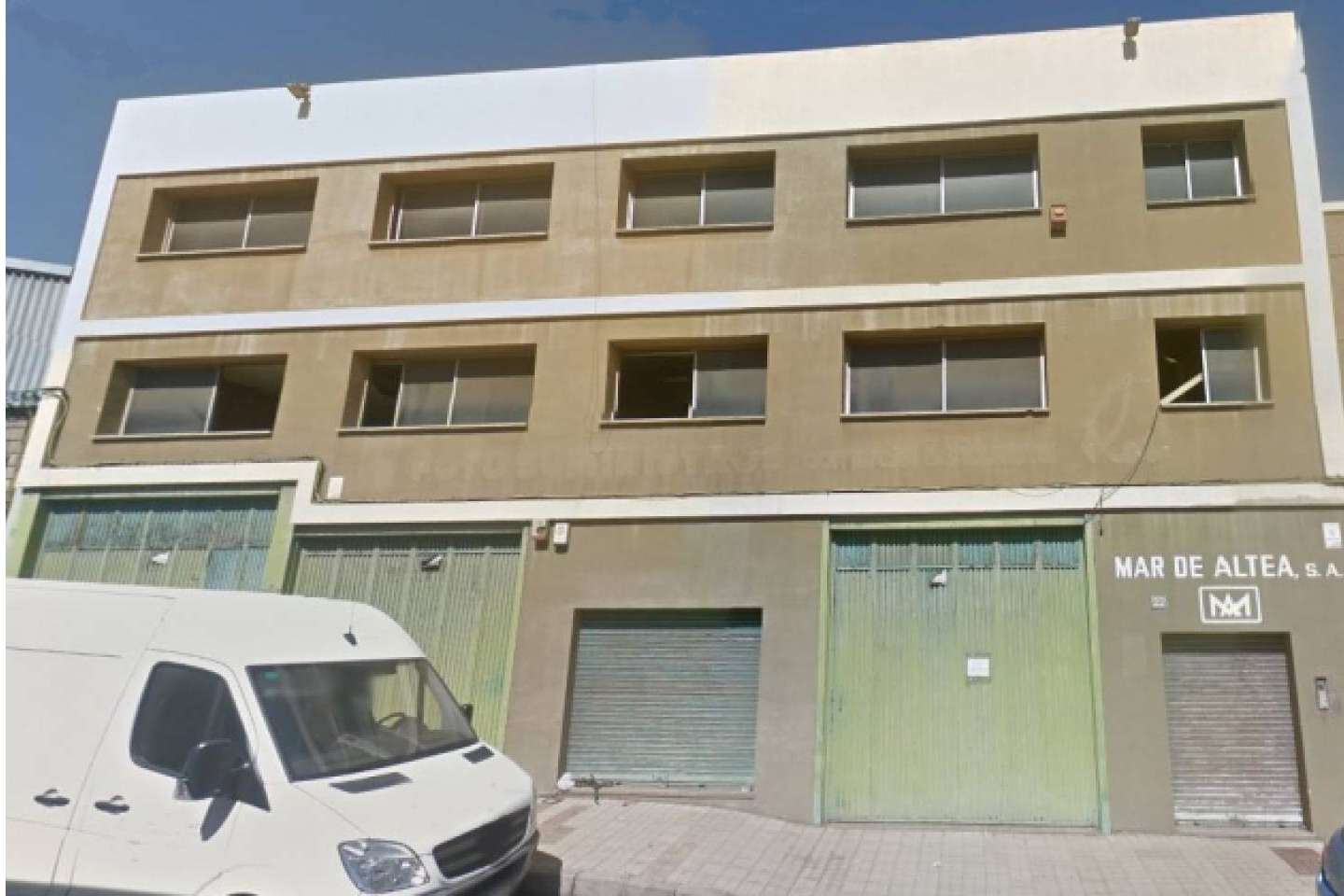Eactivos.com publica la venta de una nave industrial en Las Palmas de Gran Canaria valorada en más de un millón y medio de euros