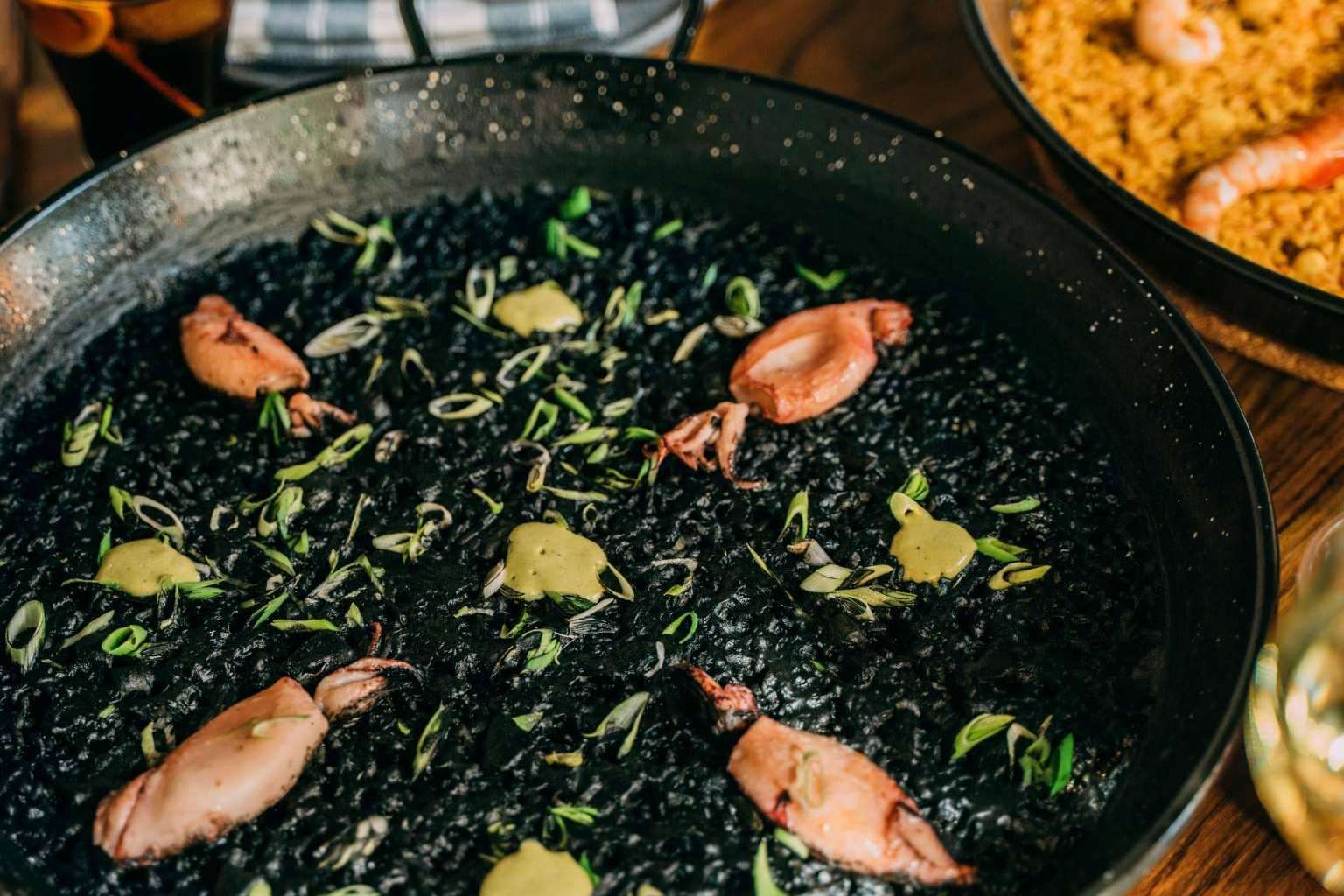 La Pescadería & Club Fishermans, auténtica paella valenciana en el centro de Madrid