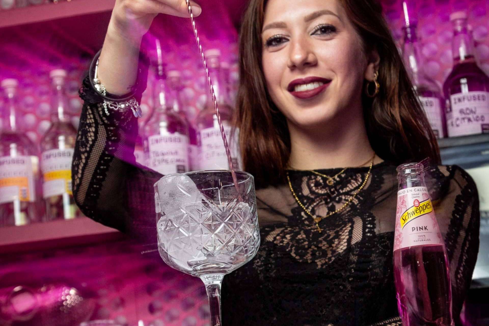 Enbabia Infused, un icono en Madrid por su público y sus cócteles de calidad