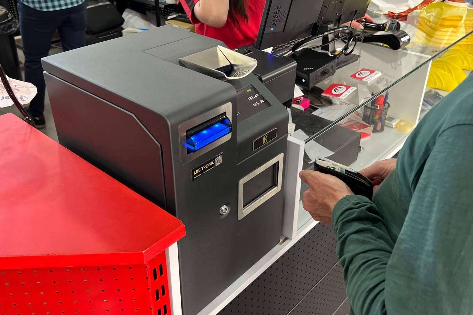 LK BITRONIC presenta las ventajas de las máquinas de cobro automáticas