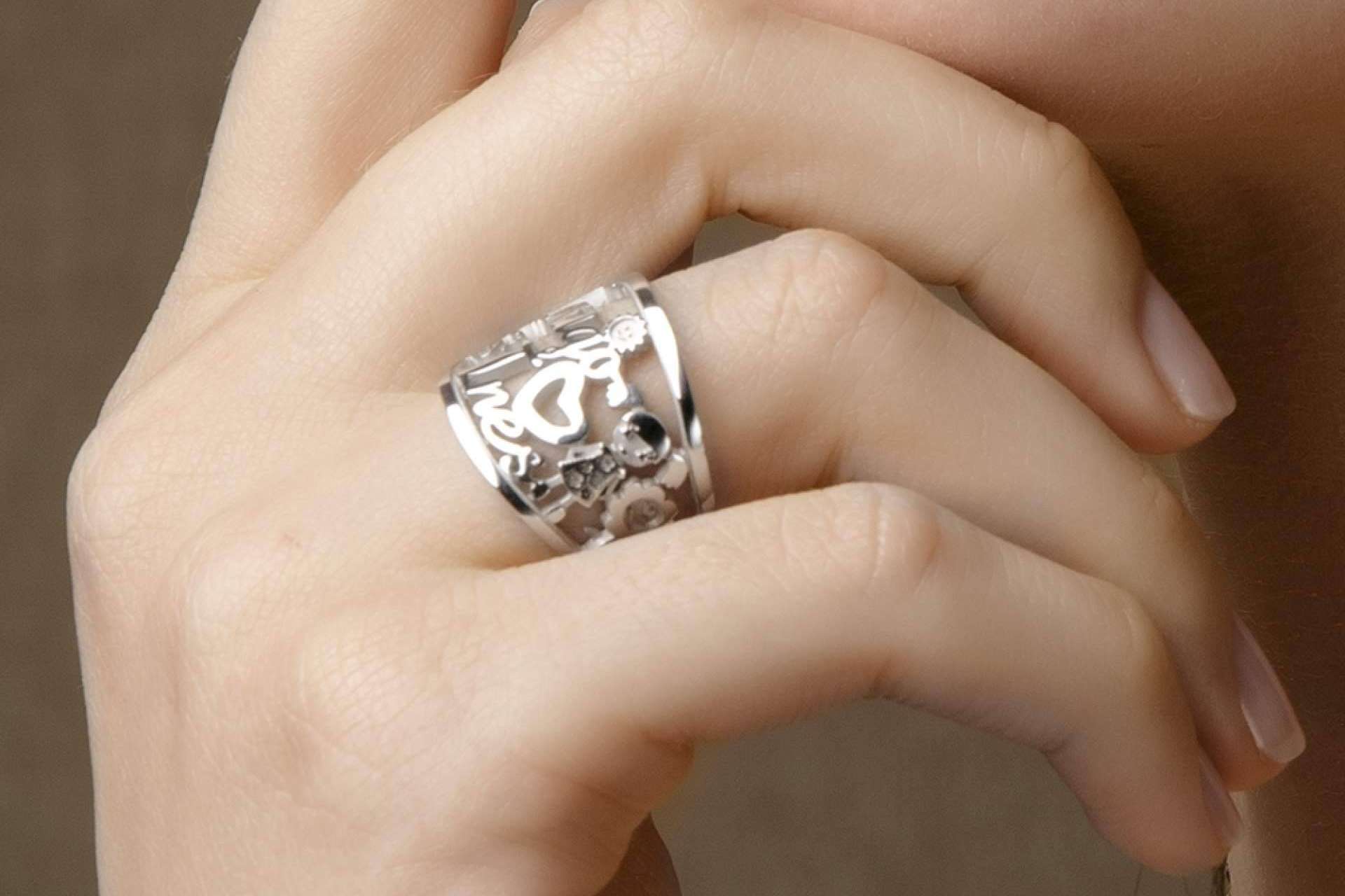 Regalar una joya personalizada de la mano de T-ADORO
