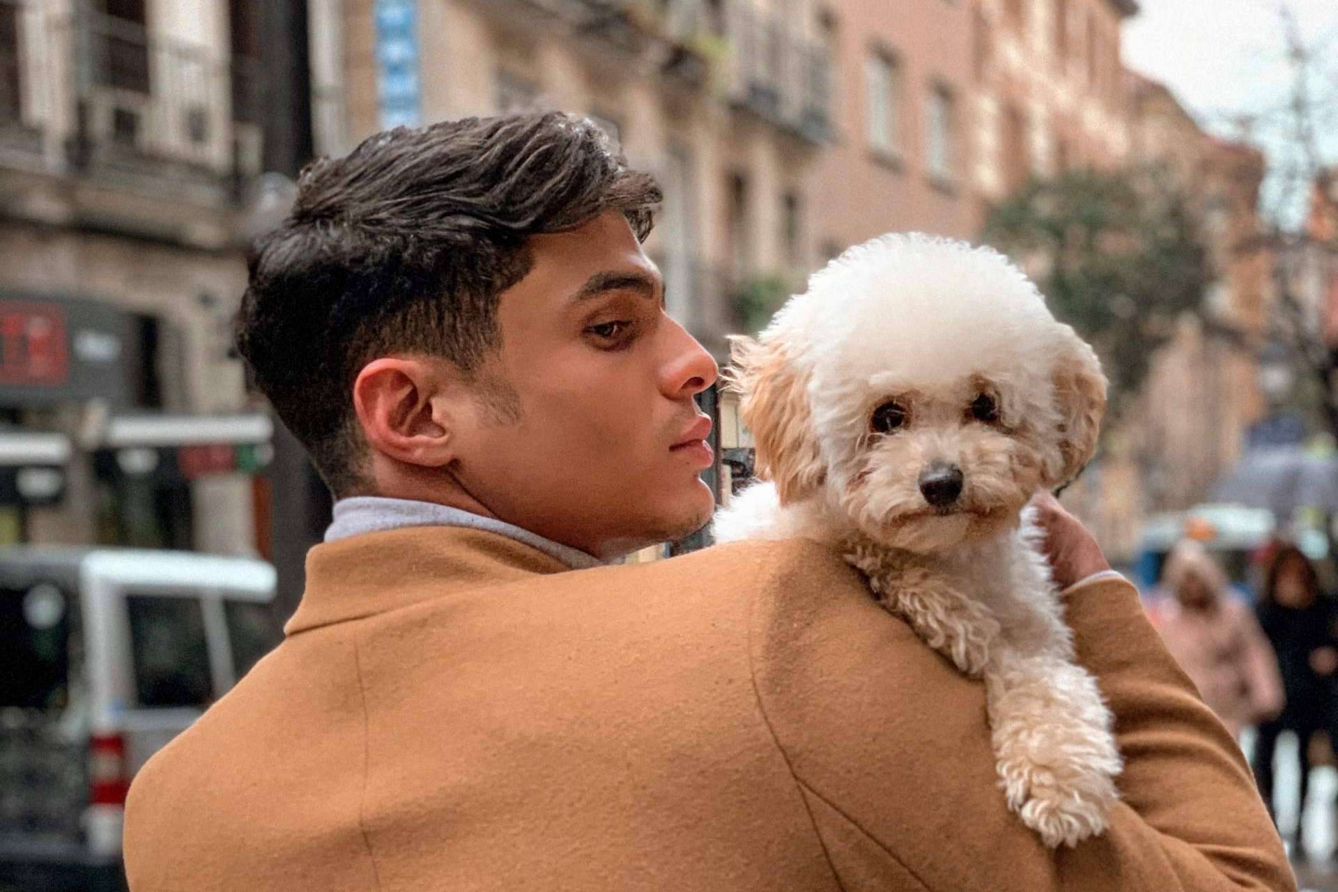 El joven cubano Yunier Acosta es un modelo y creador de contenido que se abre paso al emprendimiento