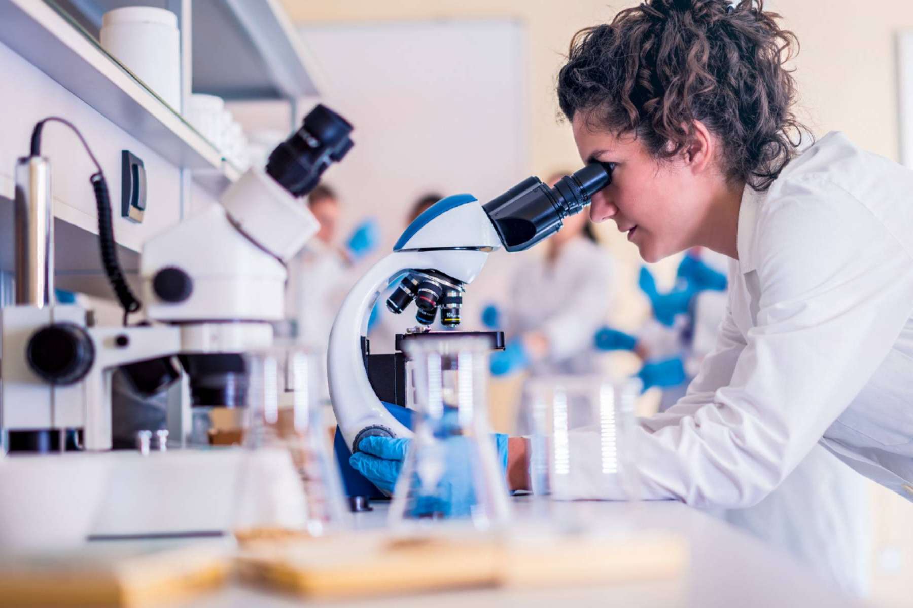 ¿Cómo se garantiza la seguridad farmacéutica mediante la instalación de salas blancas y áreas de contención y bioseguridad?, por Valtria