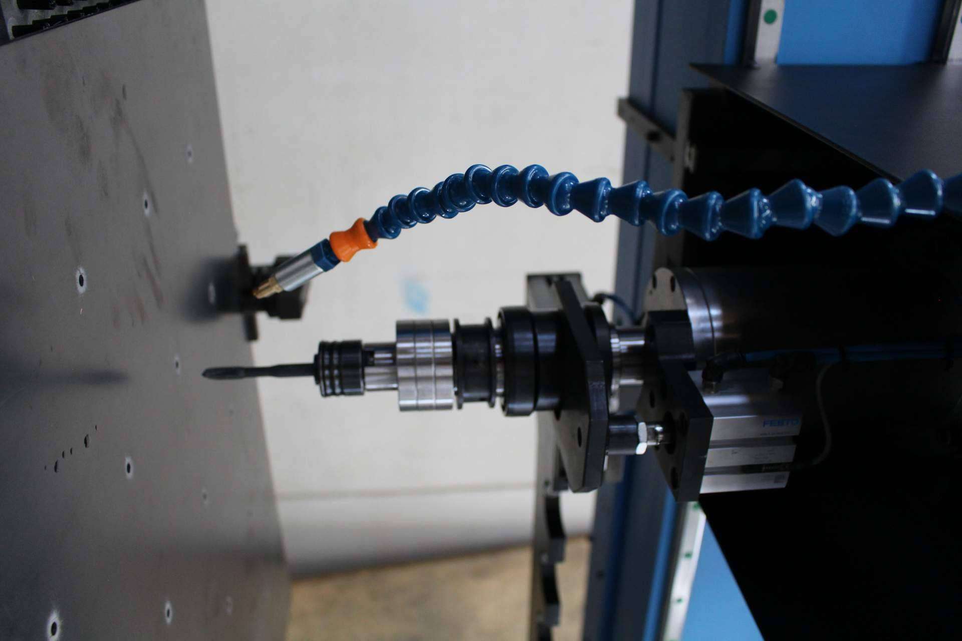 Centro de taladrado/roscado CNC en CMA Machine Tools