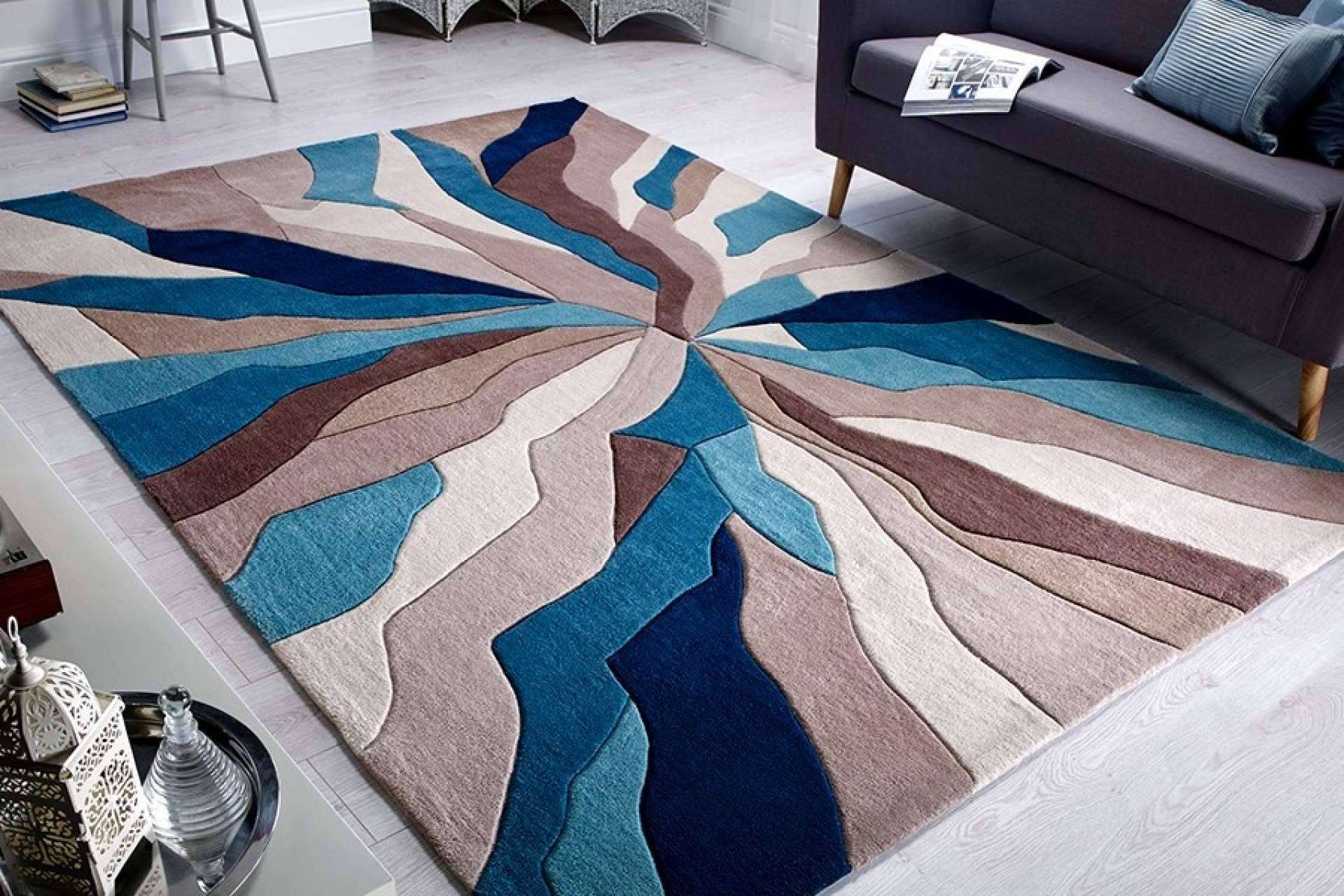 Alfombras modernas y lámparas de techo, artículos en tendencia para la decoración de interiores