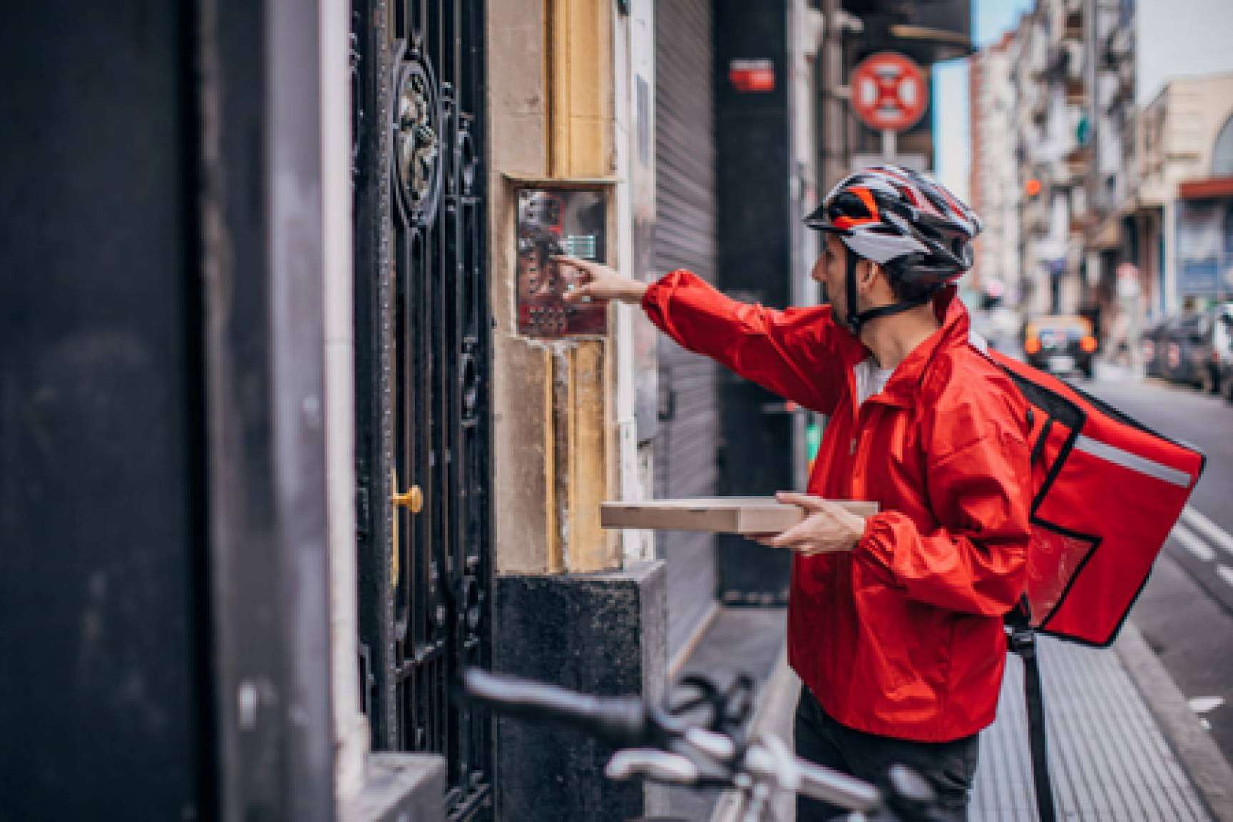 Riders Castellón, la empresa de reparto de comida a domicilio que hace frente a las grandes en su ciudad