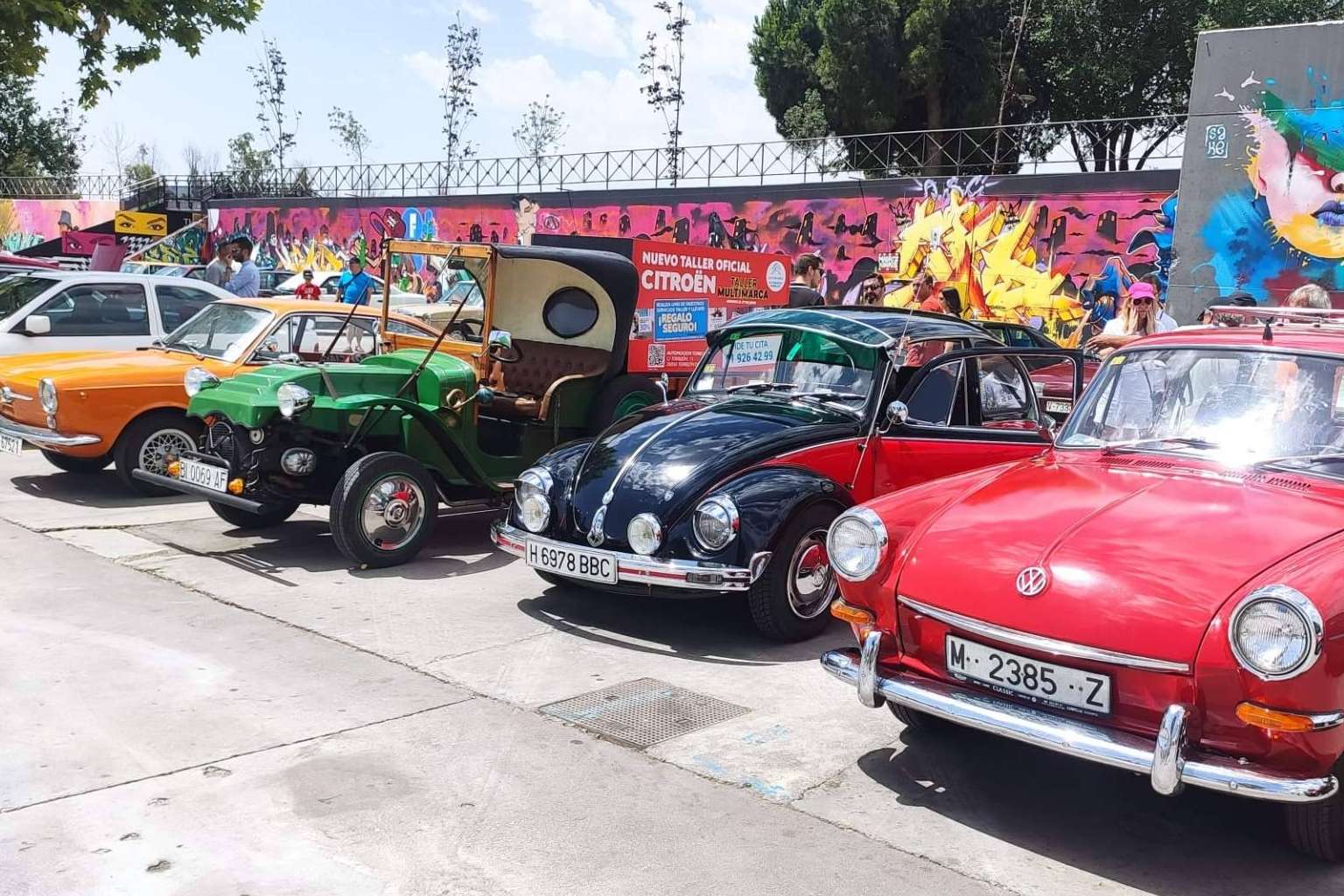 Club Cochezillos y Rapid Motos fomentan la reunión de vehículos clásicos en Torrejón de Ardoz (Madrid)