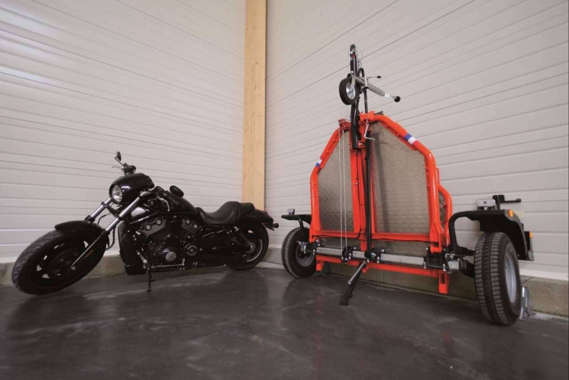 Los remolques de moto abatibles y plegables revolucionan la movilidad