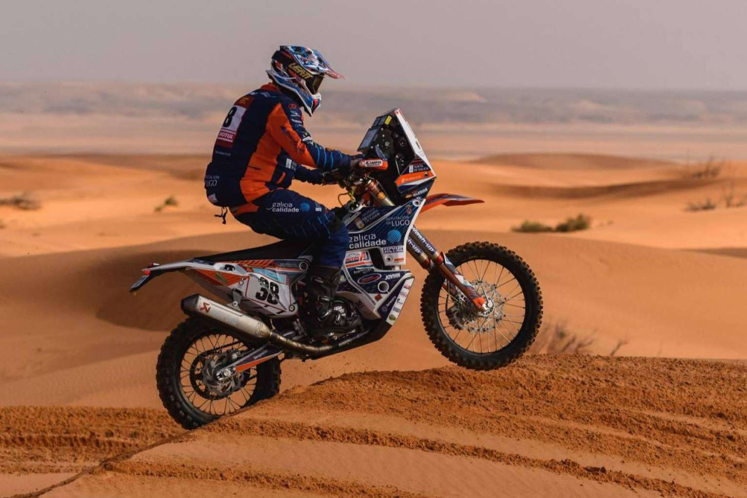 ADHESIVOSEMBARRADOS dispone de equipación Dakar