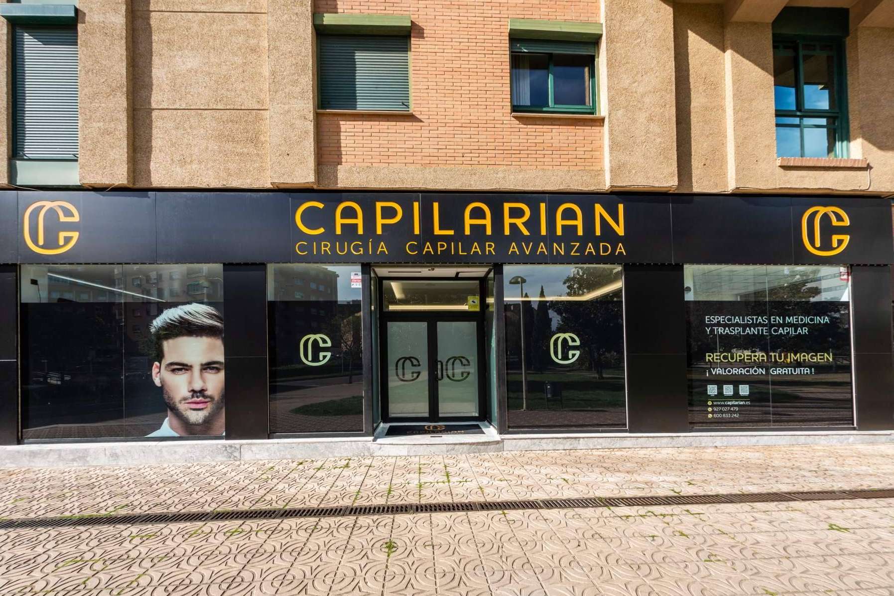 Capilarian, la clínica especializada en cirugía capilar en Cáceres