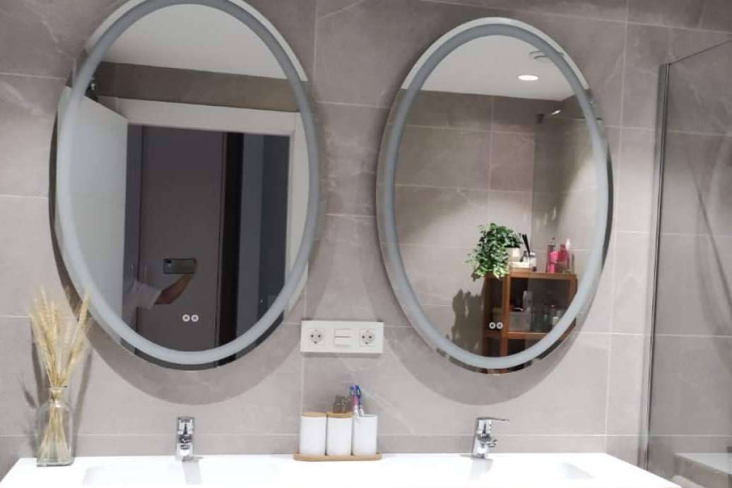 Espejos led redondos para baño. Un espejo con luz redondo ideal