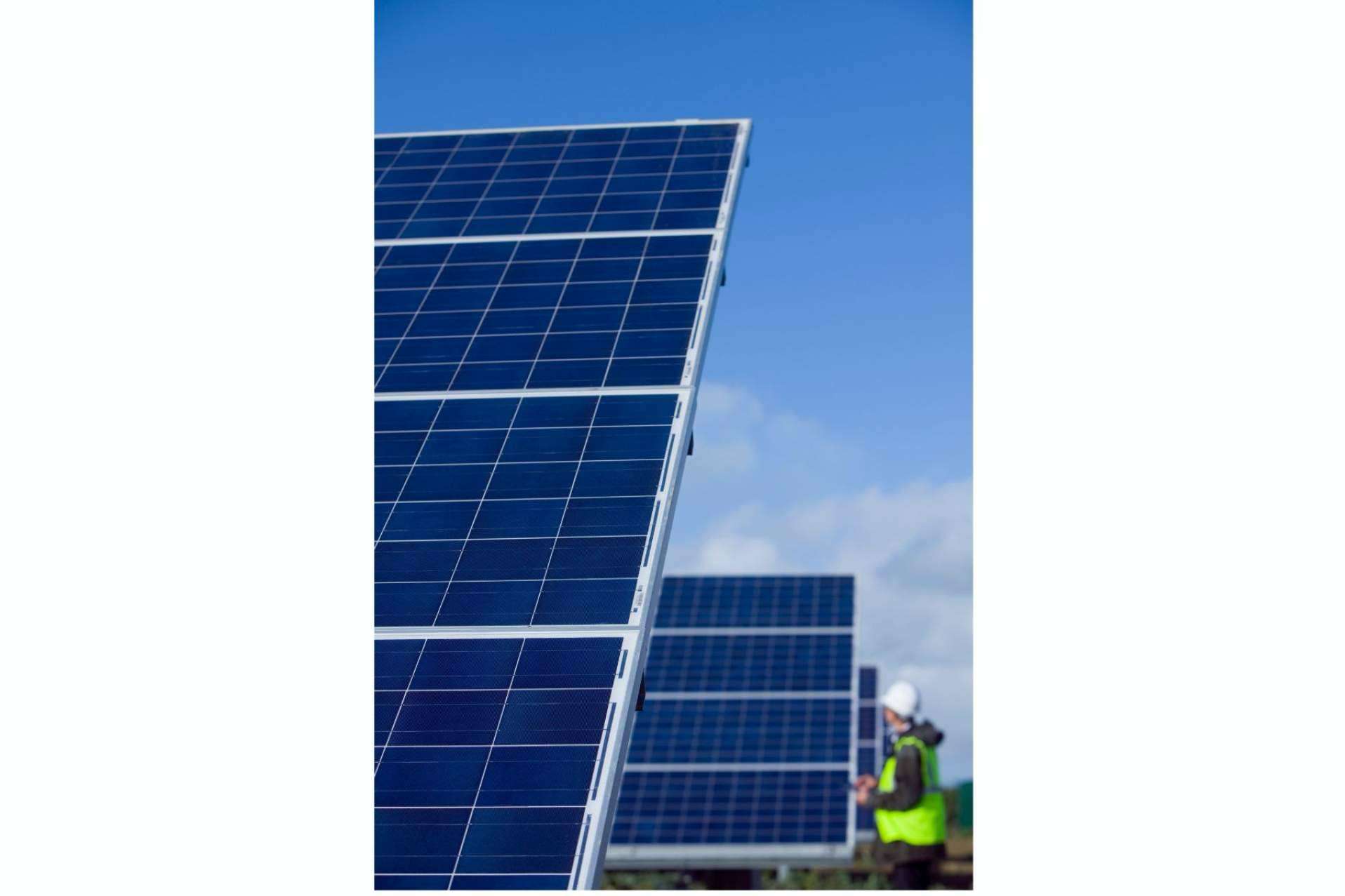 Los beneficios de instalar placas solares con Grupo MQ