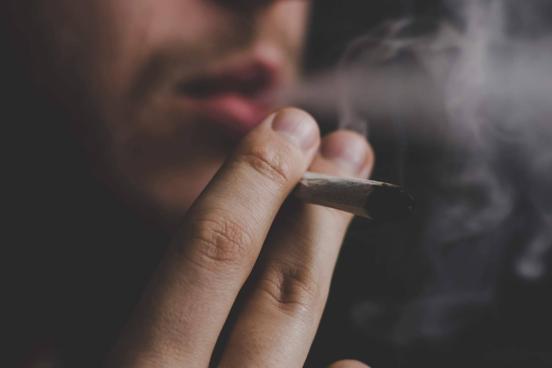 La terapia para dejar la marihuana que realiza Luis Miguel Real