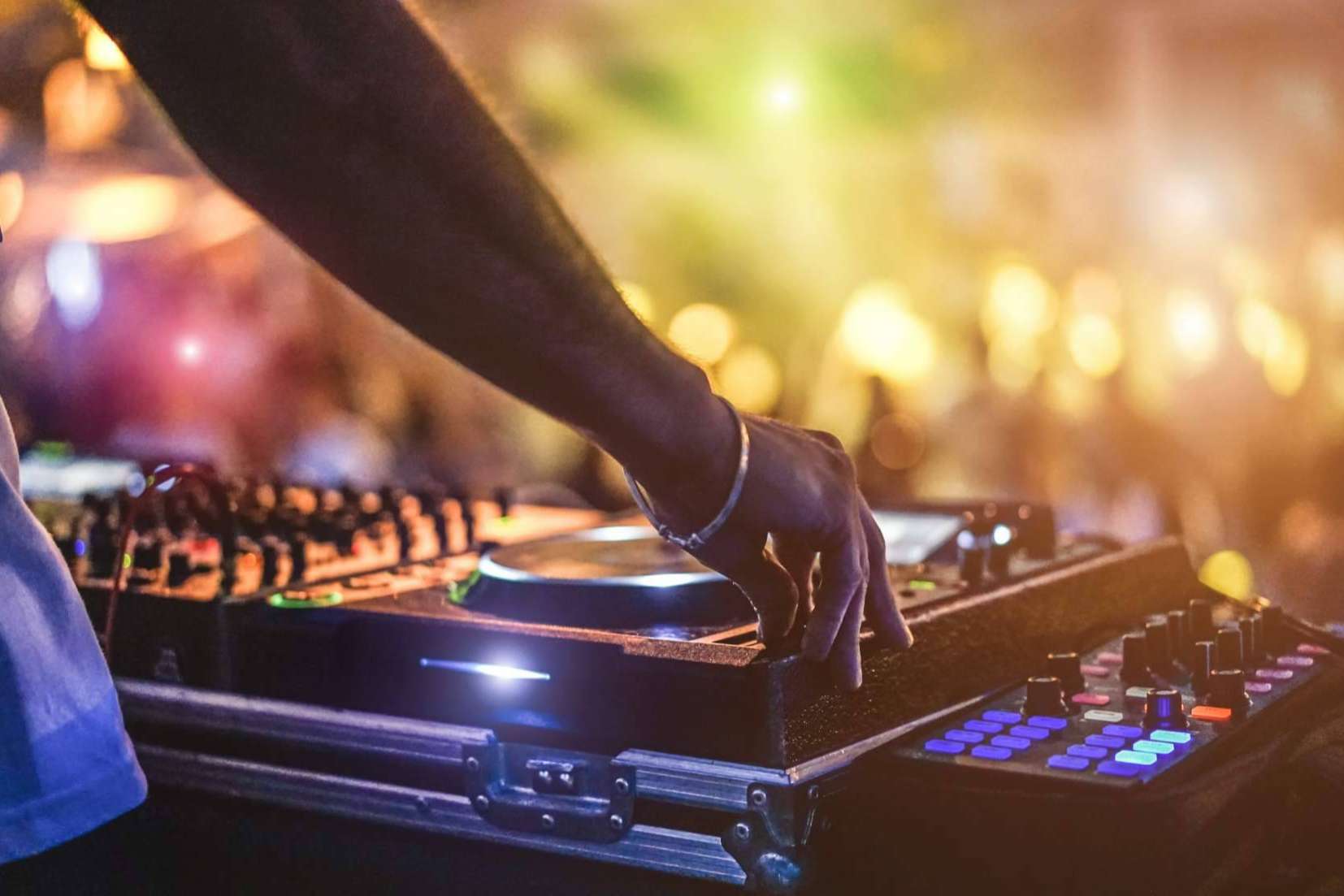 Iñaki Musik: DJ con la mejor música para eventos y fiestas privadas