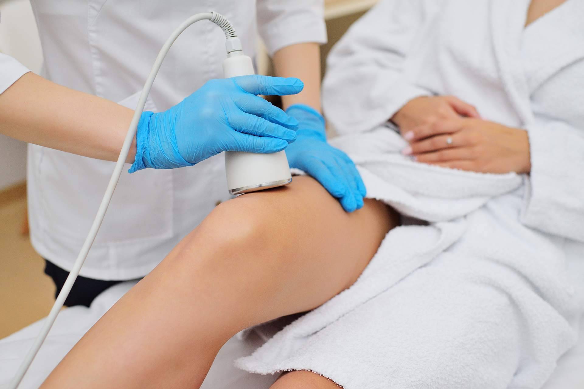 Descubrir los múltiples usos de la radiofrecuencia con la aparatología de Comercial Estética