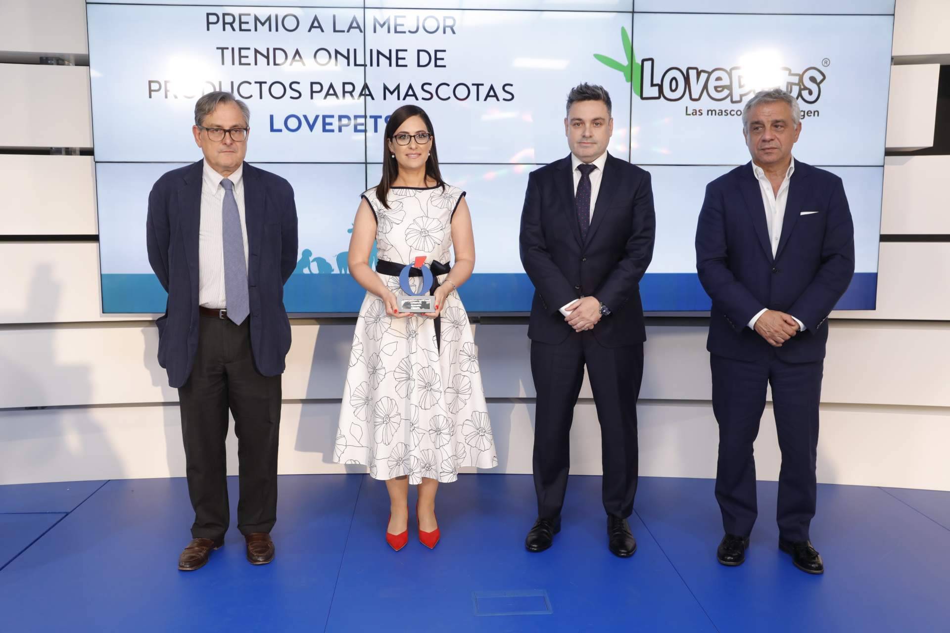 Love Pets recibe el premio a la mejor tienda online en España de productos para mascotas